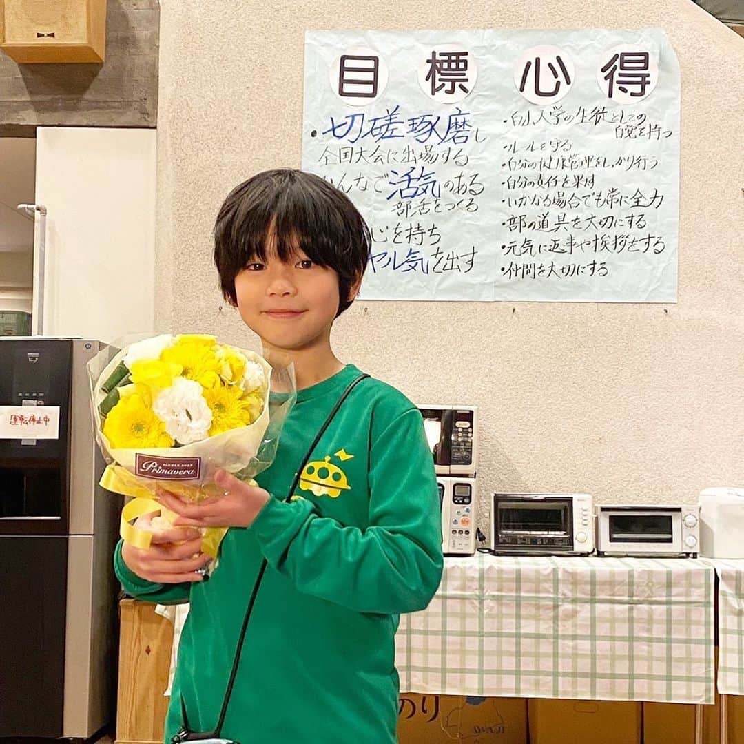 最愛のインスタグラム：「優の幼少期を熱演した、柊木陽太くん！  素敵な笑顔で、現場ではみんなに元気をくれるムードメーカー的存在で、 白川郷での大変なロケも、頑張りました‼︎ お疲れ様でした💐  #最愛ドラマ #tbs #柊木陽太 #みんな大好きやよ」