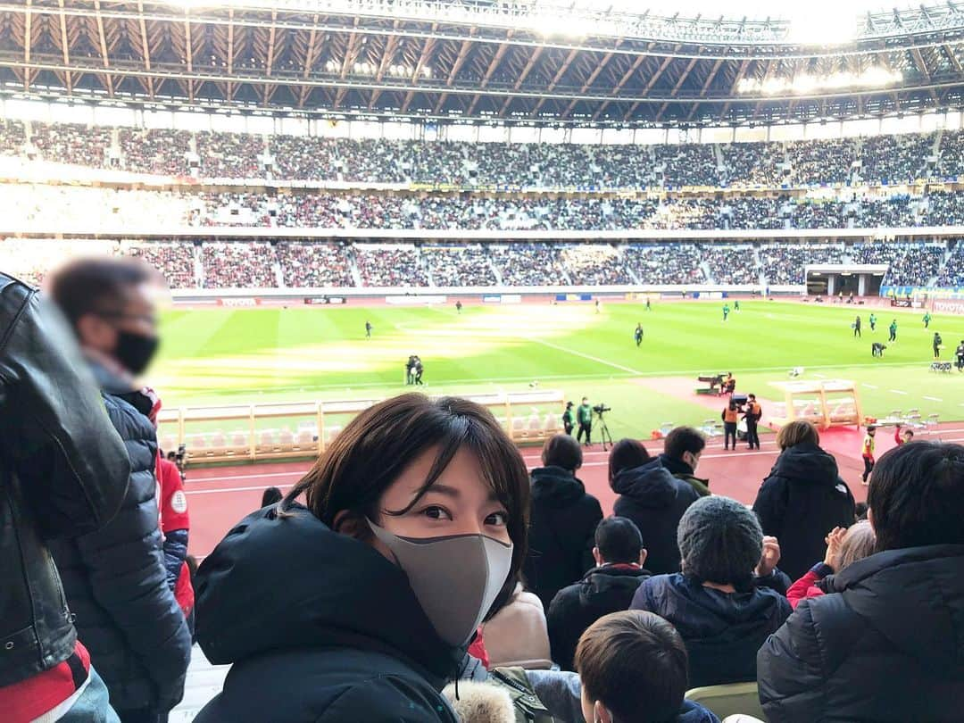 佐藤美希のインスタグラム：「天皇杯決勝「浦和レッズ×大分トリニータ」 これぞサッカー！劇的すぎました。 同点弾の大分ゴールも逆転弾の浦和ゴールも大興奮！！！ 槙野選手、さすが持っていきますね👏 ⁡ おめでとうございます！ そして、2021シーズンお疲れ様でした！  久しぶりの6万人近く入ったスタジアムの雰囲気は最高でした⚽️✨ ⁡ #天皇杯 #国立競技場 #初観戦 #Jリーグ #サッカーの醍醐味 #監督選手それぞれの思いの涙に涙 #おめでとうございます #お疲れ様でした」