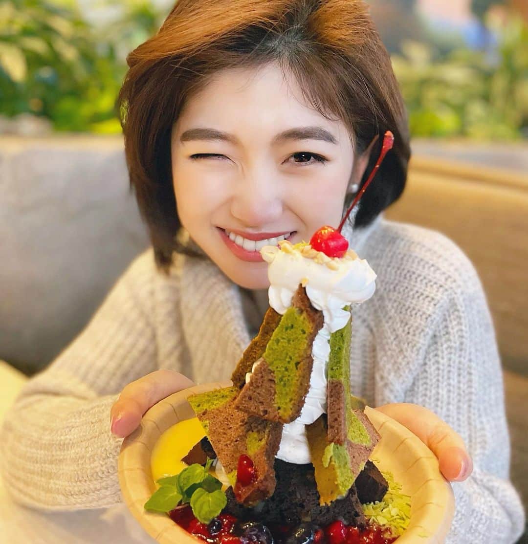 高橋幸のインスタグラム：「いよいよ来週末はクリスマス🎄 ホリデーシーズンは大人になってもわくわくします❤️#christmastreecake」