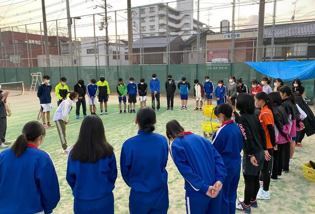 加藤未唯さんのインスタグラム写真 - (加藤未唯Instagram)「西京中学・高校にテニス指導してきました🎾🎤 みんな真剣に聞いてくれたり、 トライしてくれたりと嬉しかったです🥰 約60人の部員のみんな、ありがとうございました🙏✨ #テニス #指導 #西京 #中学校 #高校 #京都 #加藤未唯 #アディダス #ウイルソン #tennis #adidas #wilson」12月19日 18時23分 - miyukato1121