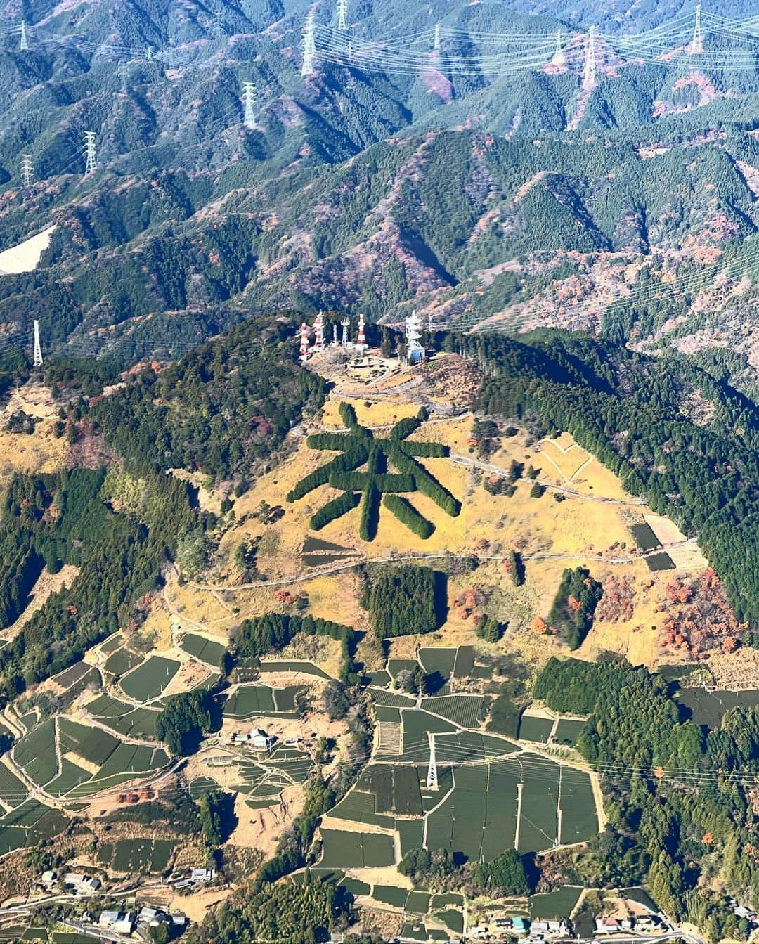 本多胡桃さんのインスタグラム写真 - (本多胡桃Instagram)「空中散歩🚁❤️  東京へリポートから伊勢まで往復🚁✨🖤  #tops @valmuer_official   #ヘリコプター#東京ヘリコプター#伊勢神宮#伊勢#ことたび#ことこーで」12月19日 19時07分 - kotohonda