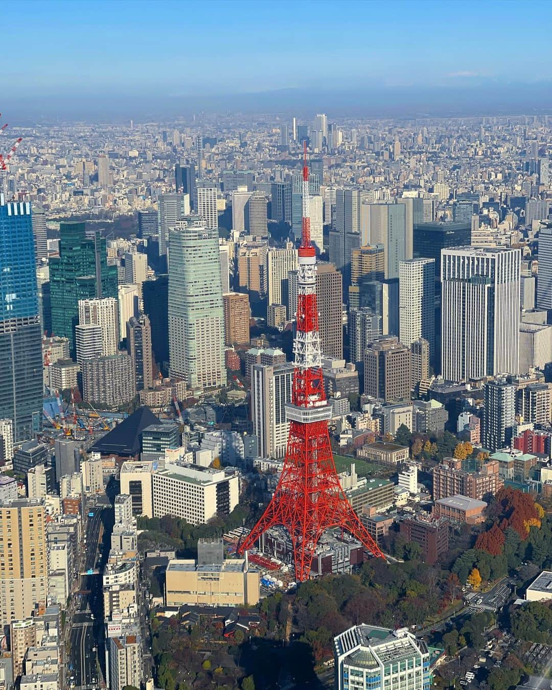 本多胡桃さんのインスタグラム写真 - (本多胡桃Instagram)「空中散歩🚁❤️  東京へリポートから伊勢まで往復🚁✨🖤  #tops @valmuer_official   #ヘリコプター#東京ヘリコプター#伊勢神宮#伊勢#ことたび#ことこーで」12月19日 19時07分 - kotohonda