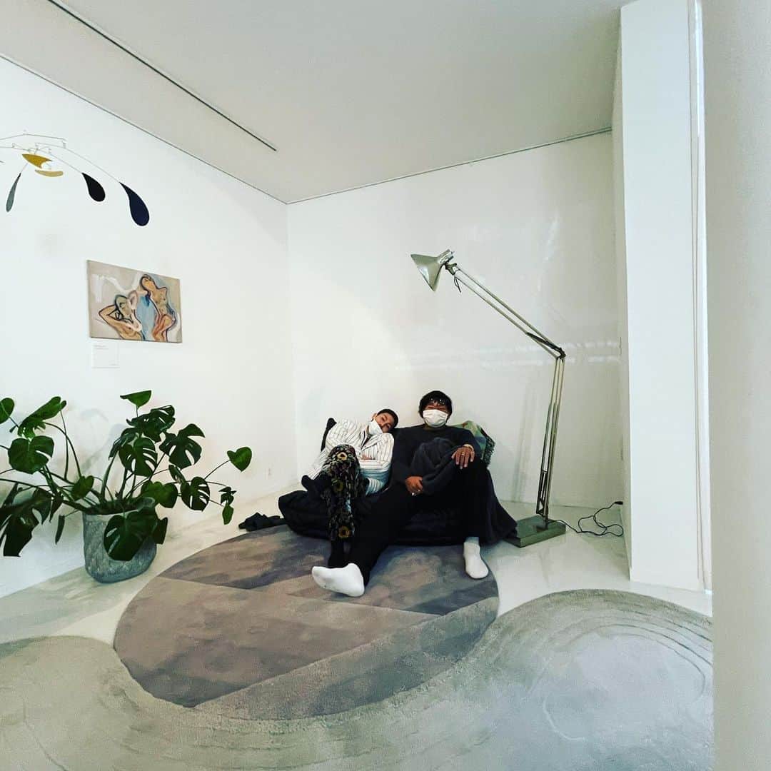 稲垣啓太のインスタグラム：「素敵空間過ぎて、 展示会でくつろいでしまう。 届くのが楽しみ。  Thanks to @studiotheblueboy  @keisukesyoda  @t_k_o_g」