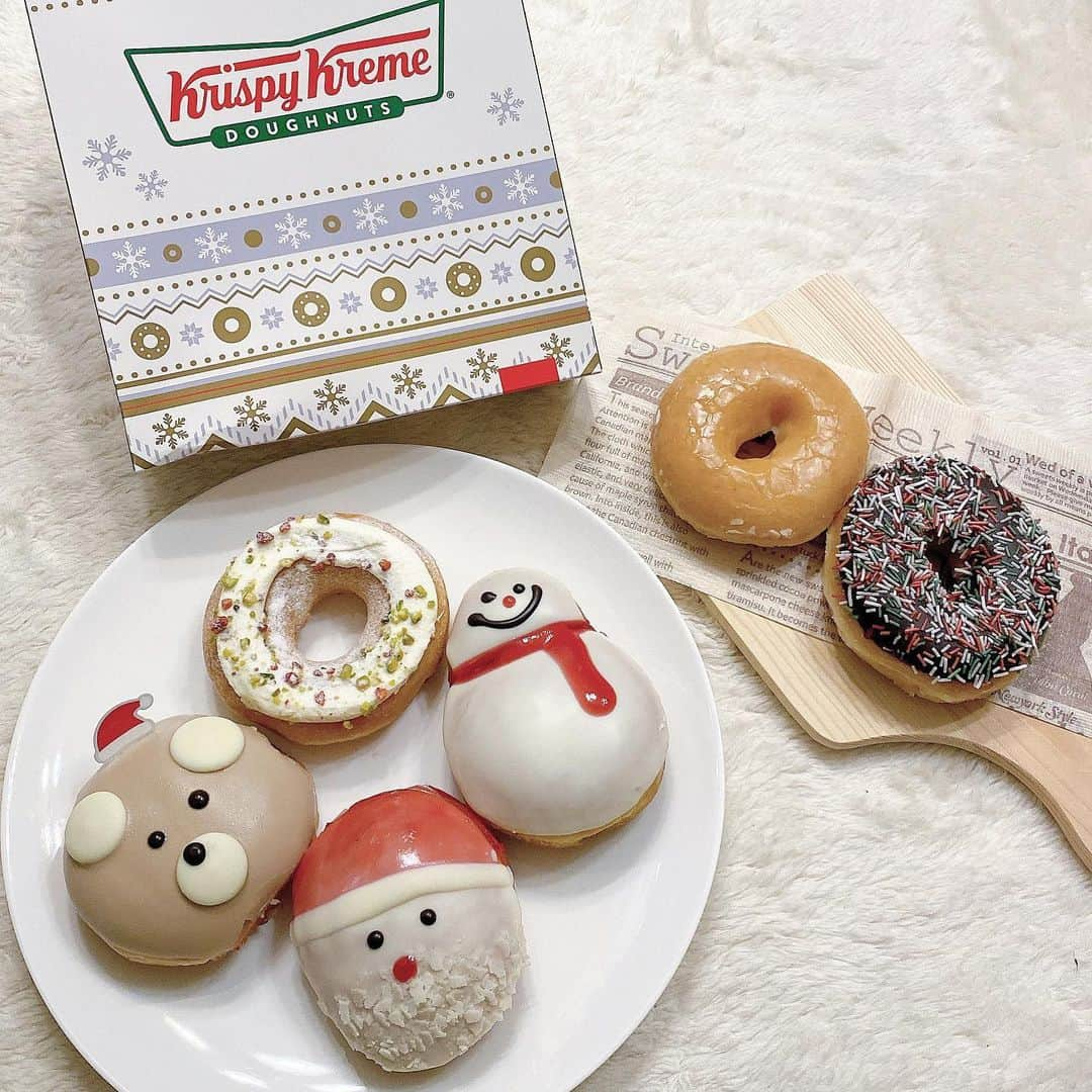 湯本亜美のインスタグラム：「ㅤㅤㅤ ㅤㅤㅤ 来週はクリスマス🎅🏻🎄 今年も @krispykremejapan の ホリデードーナツが可愛すぎた ... ❄️🤍 ㅤㅤㅤ」