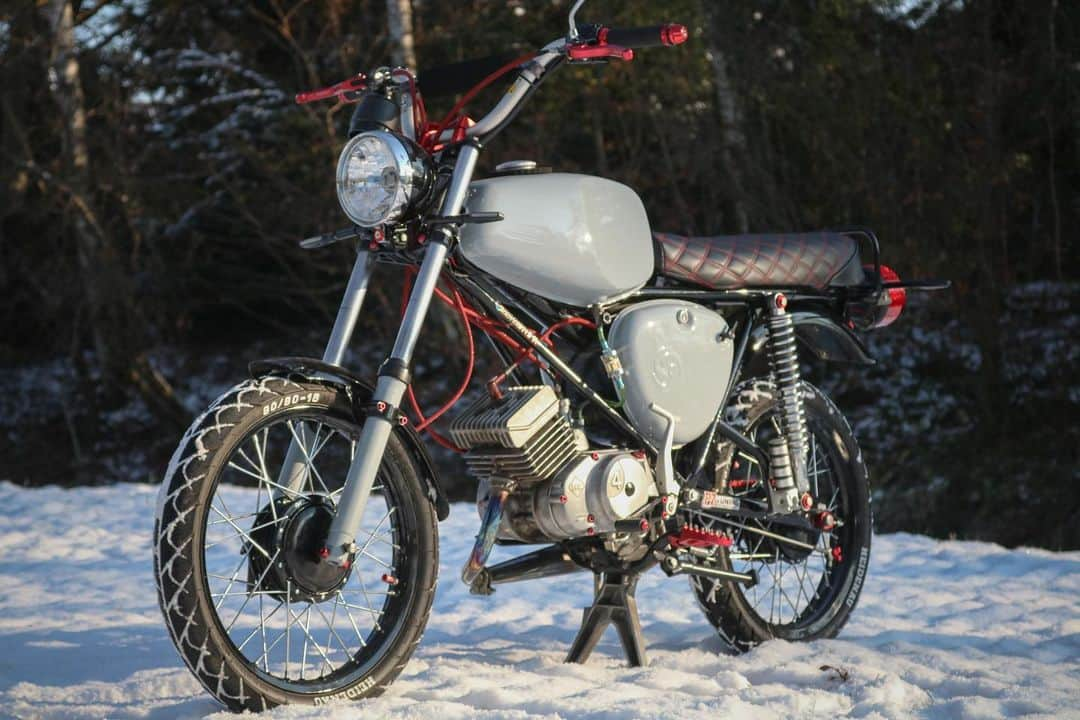 ロバート・バウアーさんのインスタグラム写真 - (ロバート・バウアーInstagram)「❄️Schönen 4. Advent ❄️  #simsontuning #simson #simsonpower #simsons51 #simsonsuhl #simsons50 #simsonlife #simsonliebe #winter #4advent #weihnachtszeit #weihnachten」12月19日 20時24分 - robbi.r2sf.2