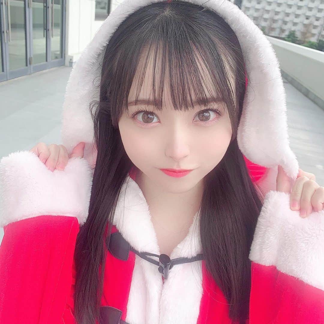竹本くるみのインスタグラム：「おしゃべり会2日間ありがとうございました！ みなさん寒い中、会いに来て下さって本当にありがとうございます🥺  やっぱり一人一人の方とお話出来る事がとっても幸せでした✨♡ まだ少しづつではあるけれど こうした機会が行えるのが凄くありがたいです！  今日来て下さった方も来れなかった方もまた早く会いたいです🥰🥰  ありがとうございました🤍   #サンタコス  #hkt48」