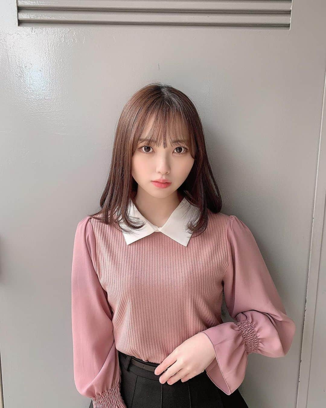 山内祐奈のインスタグラム：「❤︎ 今日のお洋服じゃないけど おしゃべり会で着た🤭 寒すぎて顔🙊笑 #clothes #会場でおしゃべり会 #ゆなすたぐらむ❤︎」