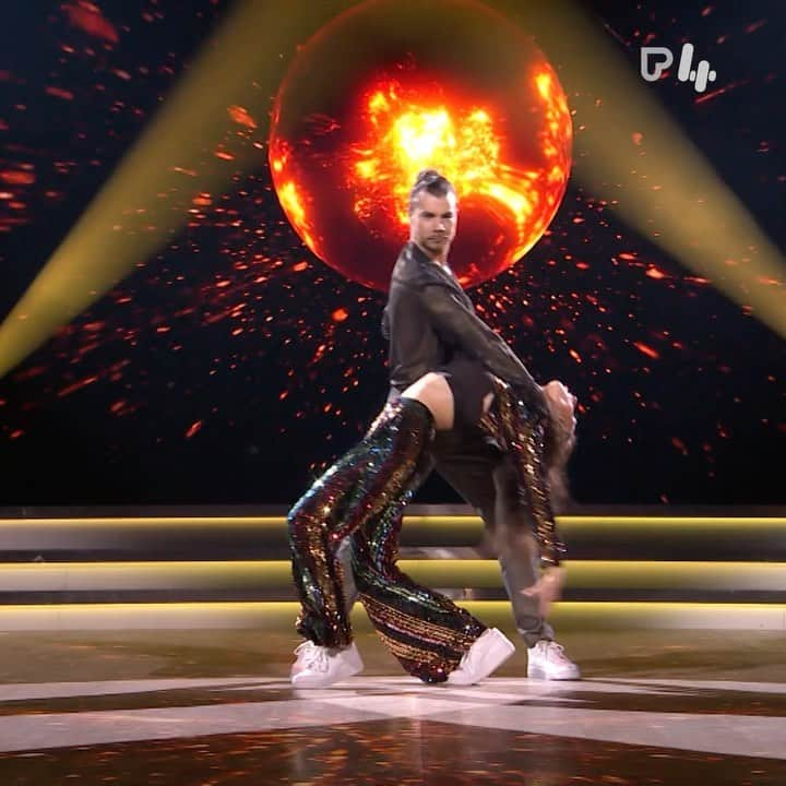 ニナ・デヴァエルのインスタグラム：「Week 3 freestyle 🧨   Dankjewel allemaal om zo massaal te stemmen! 🥰 het feestje gaat door na nieuwjaar 🥳   @simonearena__ thank you so much for another awesome dance 💃 let’s keep killing it in the new year🔥😉」