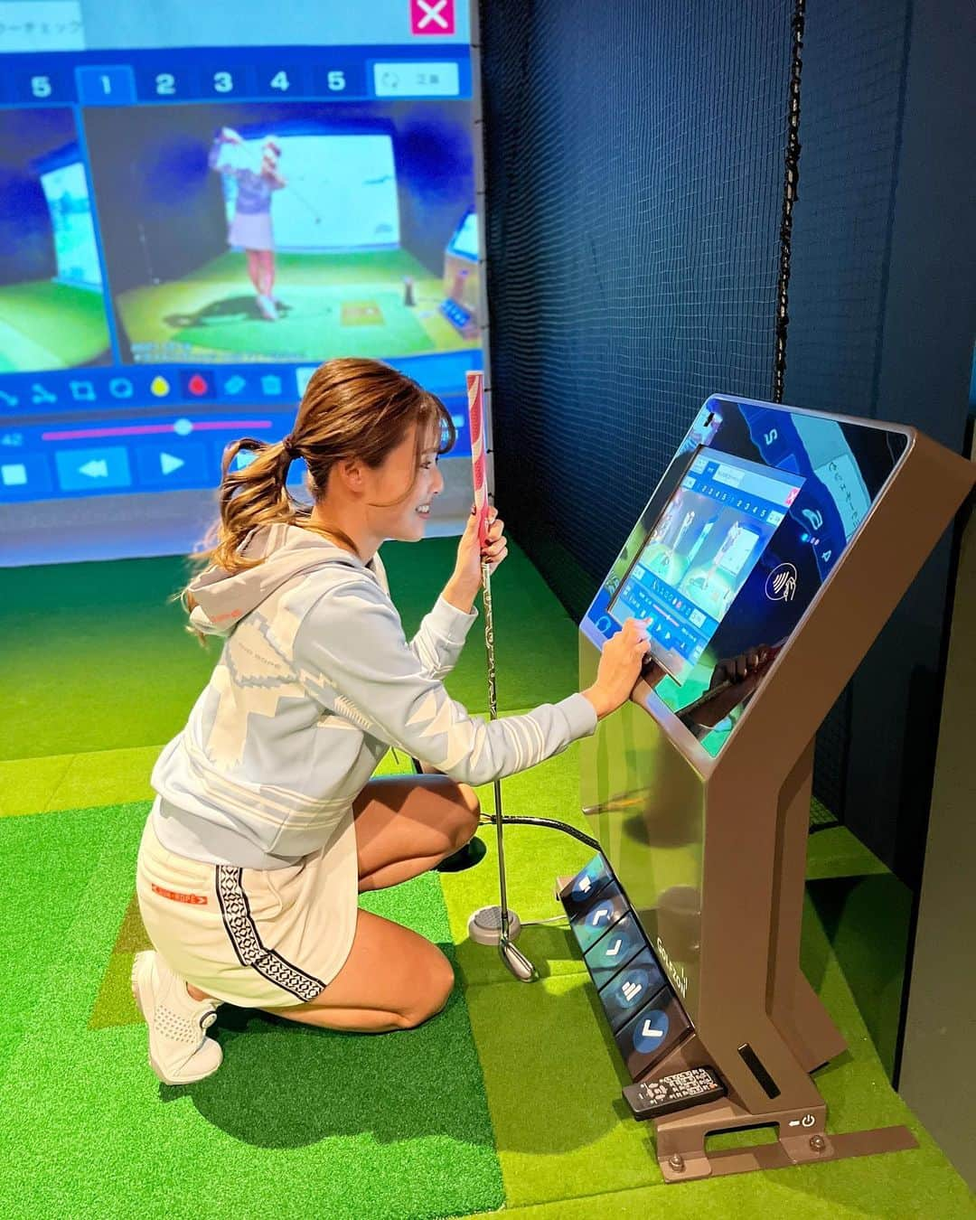 Yuuさんのインスタグラム写真 - (YuuInstagram)「インドアスタジオのアンバサダーになりました❤️ その名も〝Double Par〟⛳️  ①24時間営業 ②完全個室 ③会員制のサブスクで通い放題 ④飲食持ち込みオッケー ⑤レンタルクラブ＆シューズ  スマートロックシステムで、安全に楽しめるプライベートインドアゴルフスタジオ⛳️  魅力的すぎん？？   ついに明日オープン‼️ 体験無料なので是非一度ためしに来てください❣️  通いまくるぞー😍✊  ※ルール守ってくれる人は絶対❗️ @dp.doublepar   #ダブルパー白金台店 #doublepar白金台店 #インドアゴルフ #室内ゴルフ #インドアゴルフ練習場 #室内ゴルフ練習場 #シュミレーションゴルフ #完全個室 #indoorgolf #simulationgolf #simgolf #indoorgolfrange  #プラチナ通り#目黒通り #白金台 #港区 #minatoku #shirokanedai #platinastreet #megurostreet #ゴルフ練習#打ちっぱなし#24時間#ゴルフ男子#ゴルフ女子#ゴルフ」12月19日 20時52分 - yuu1115yuu