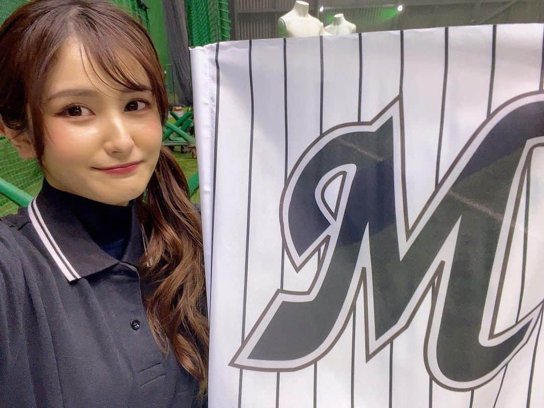 池谷実悠さんのインスタグラム写真 - (池谷実悠Instagram)「ロッテーーーー！！！！  #あなたの知らない千葉ロッテの世界  収録してきました😌 池谷調べですと、ロッテは売り子人気ナンバーワン球団❤️ その魅力を徹底解剖しますよ🎉  #千葉ロッテマリーンズ  #zozoマリンスタジアム  #中村奨吾 選手 #小島和哉 選手 #和田康士朗 選手  1月3日25時からプレイボール⚾️」12月19日 21時03分 - miyu_iketani