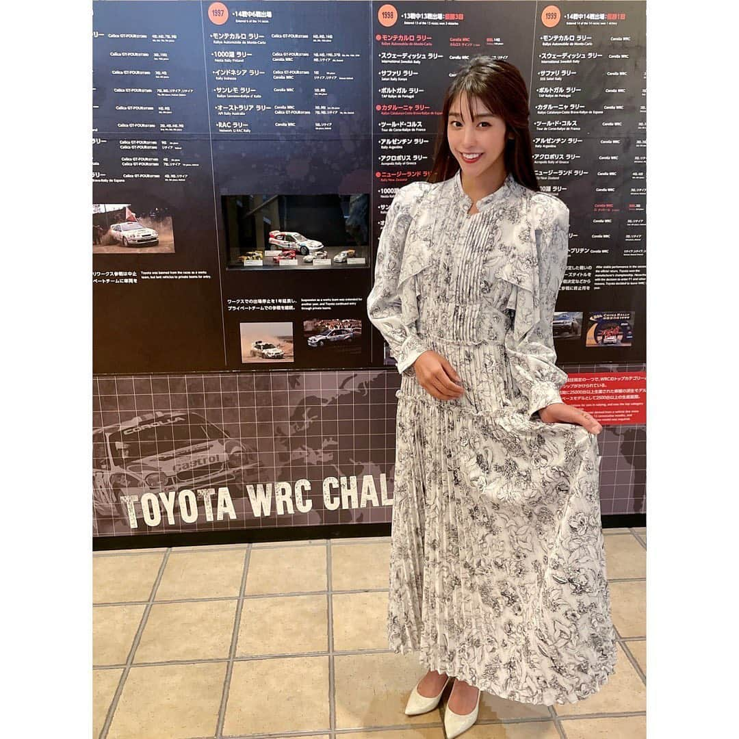 岡副麻希さんのインスタグラム写真 - (岡副麻希Instagram)「. 今夜【#スーパーGTプラス】 （#テレビ東京 0時29分〜） 今夜はすこし遅いスタートです🌙  ⁡ 2021年シーズンの名場面を振り返ります✨✨ ⁡ 最も盛り上がった！を勝手に、 中尾さんとわいわい決めてきました🙊🏆 未公開シーンも！！お見逃しなく(*^ω^*) ⁡ ⁡ 衣装 👗#snidel 👠#dianashoes  プリーツがかわいいワンピースでした♡ ⁡ ⁡ #supergt#スーパーGT」12月19日 21時39分 - maki_okazoe_official