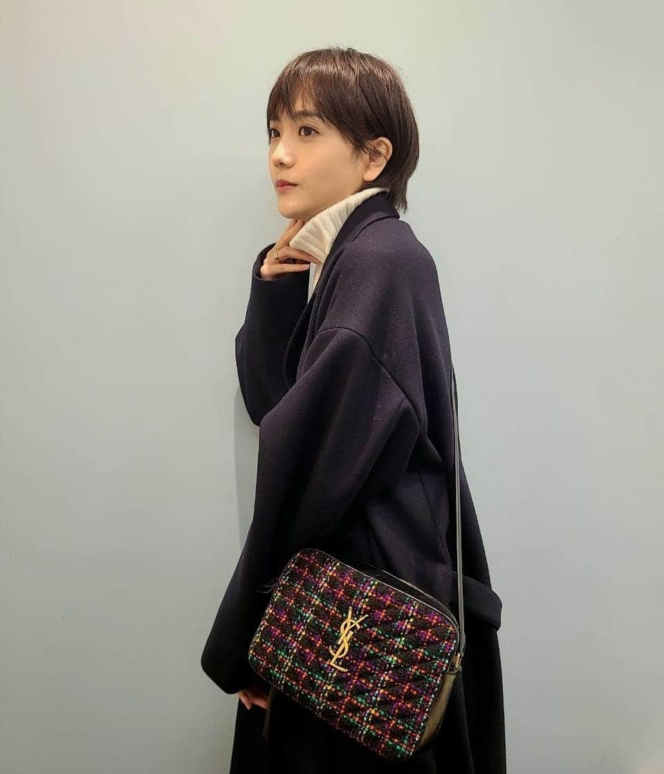 松井愛莉さんのインスタグラム写真 - (松井愛莉Instagram)「今年の冬のお気に入り達🤍  coat @hyke_official  knit #uniqloplusj  bag @ysl  #saintlaurent」12月19日 21時42分 - airi1226_official