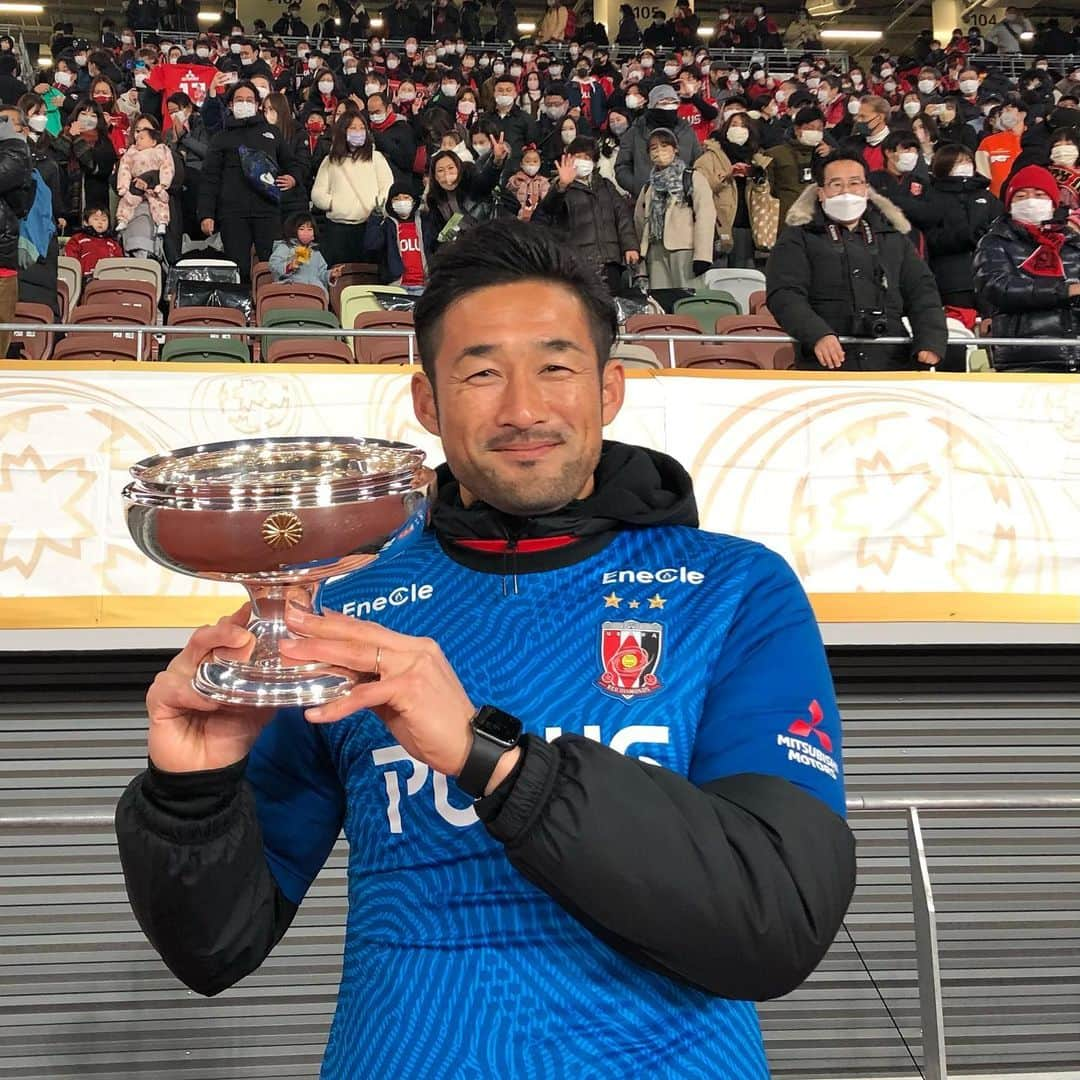 塩田仁史さんのインスタグラム写真 - (塩田仁史Instagram)「天皇杯優勝！ 浦和レッズに関わる全ての方々のサポートが選手達の力になりました。 ありがとうございました🙇‍♂️」12月19日 21時44分 - shiota_hitoshi