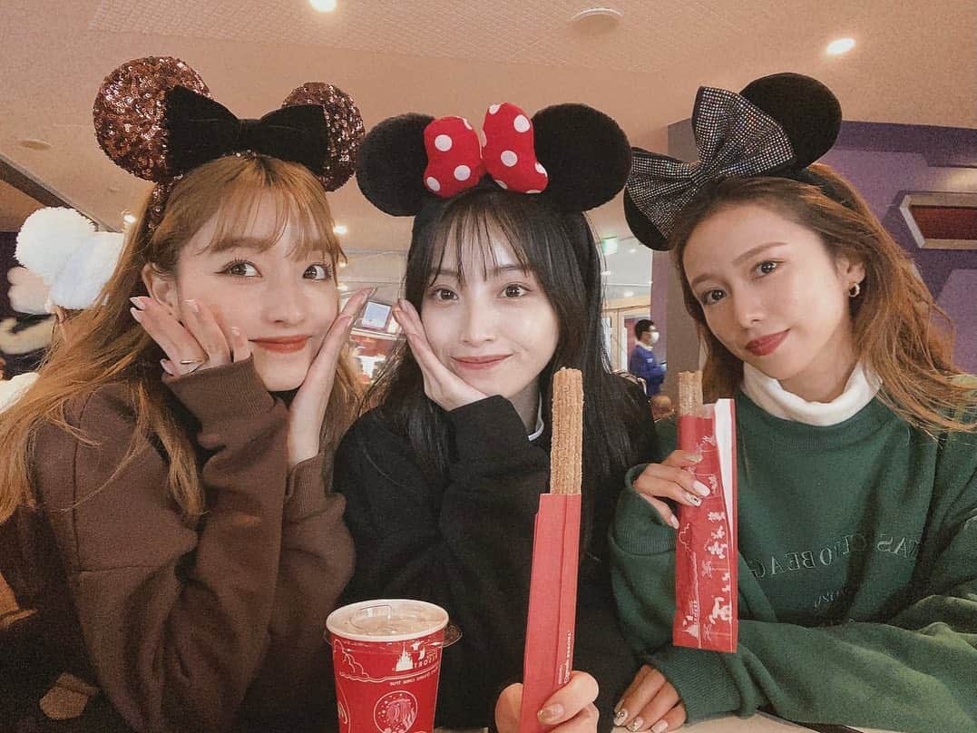 永井理子のインスタグラム：「3人でお揃いのセットアップが 可愛すぎるう、、 ぽぽちゃんいつも ありがとうございます🎅❤️ @lunangelina_official」