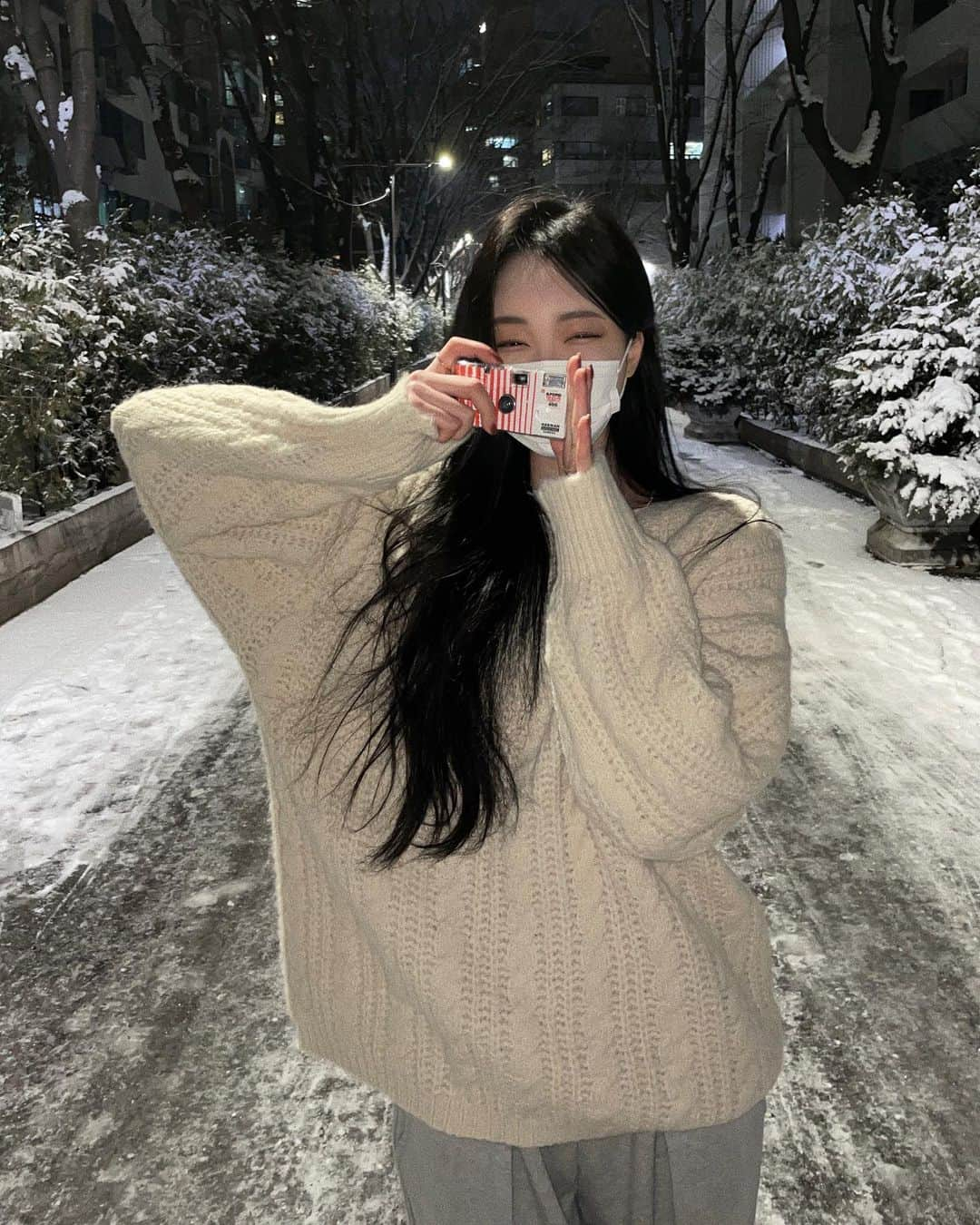 キム・ダビンさんのインスタグラム写真 - (キム・ダビンInstagram)「행복한거 얼굴에 다 티나네 나 ㅎㅎ,, ☃️」12月19日 22時15分 - daxbin