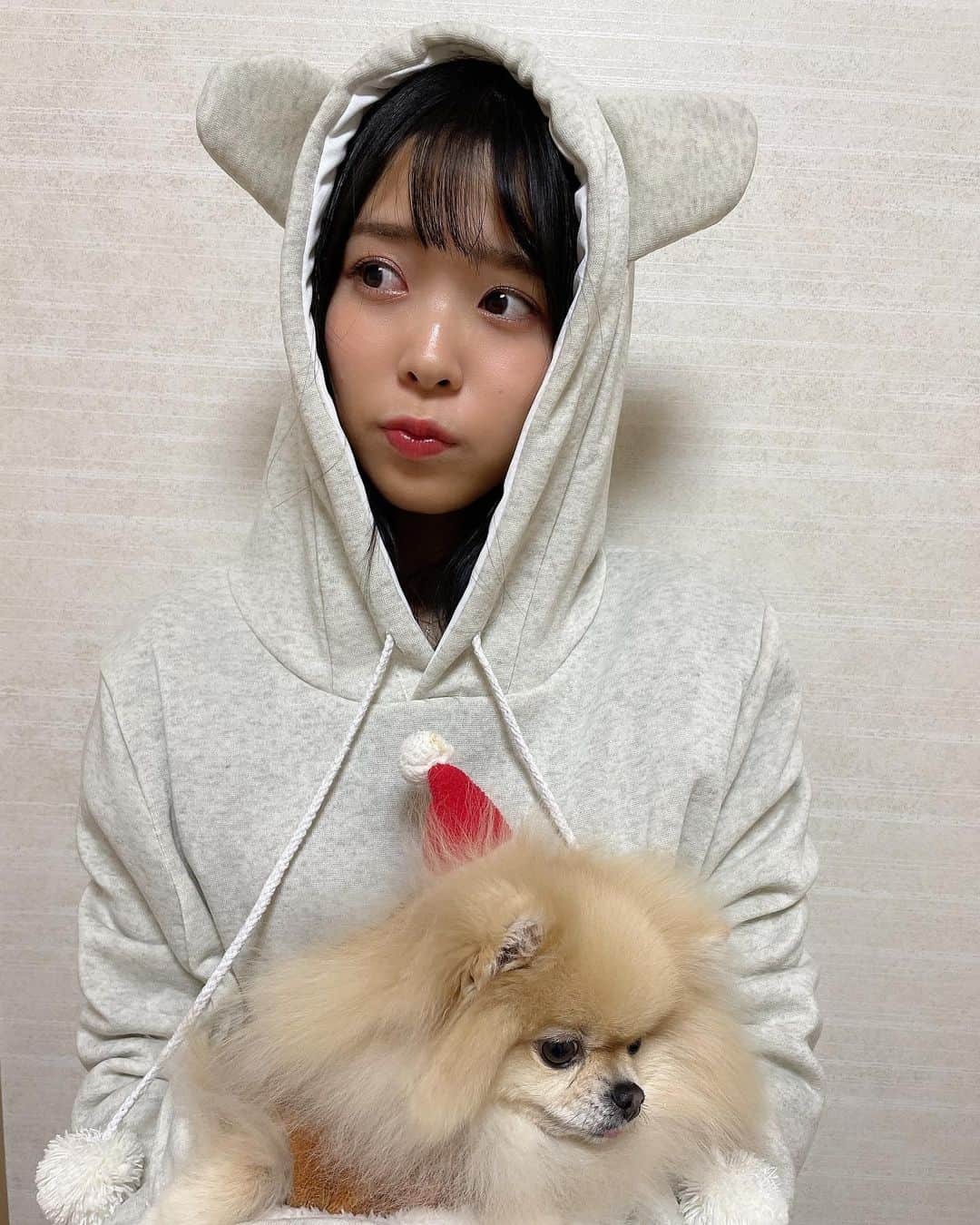 安田桃寧さんのインスタグラム写真 - (安田桃寧Instagram)「. おもろい服みつけました笑笑 3枚目ふたりとも真逆みてる笑笑 #カンガルー」12月19日 22時36分 - peachpeach_o6o8