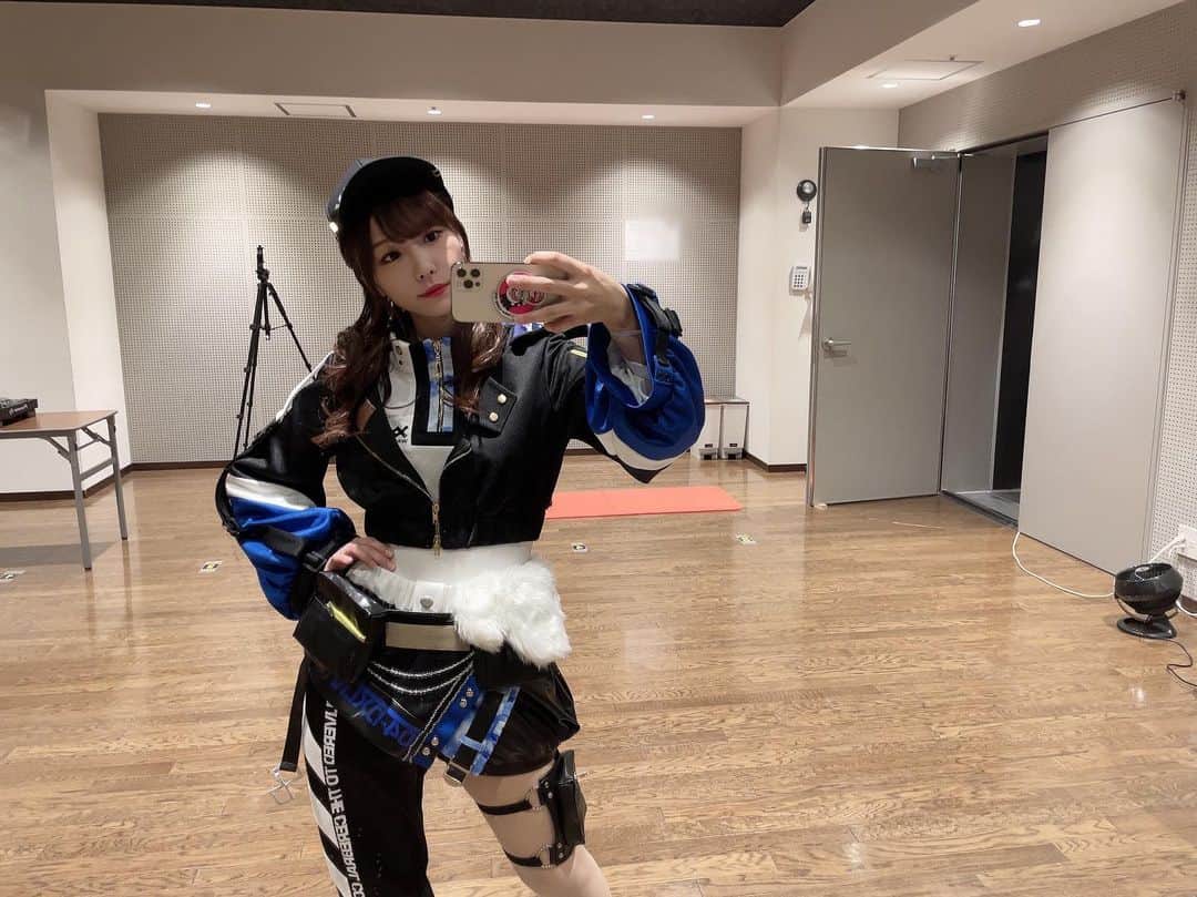 愛美のインスタグラム：「#D4FES_ピキピキ 新衣装 👑 #D4DJ #グルミク #D4FES #ピキピキ」