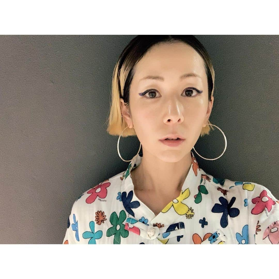 木村カエラさんのインスタグラム写真 - (木村カエラInstagram)「なんかテカテカしてる🍒  #長岡 #米フェス2021   earring：@hm setup: @irojikake」12月19日 23時00分 - kaela_official