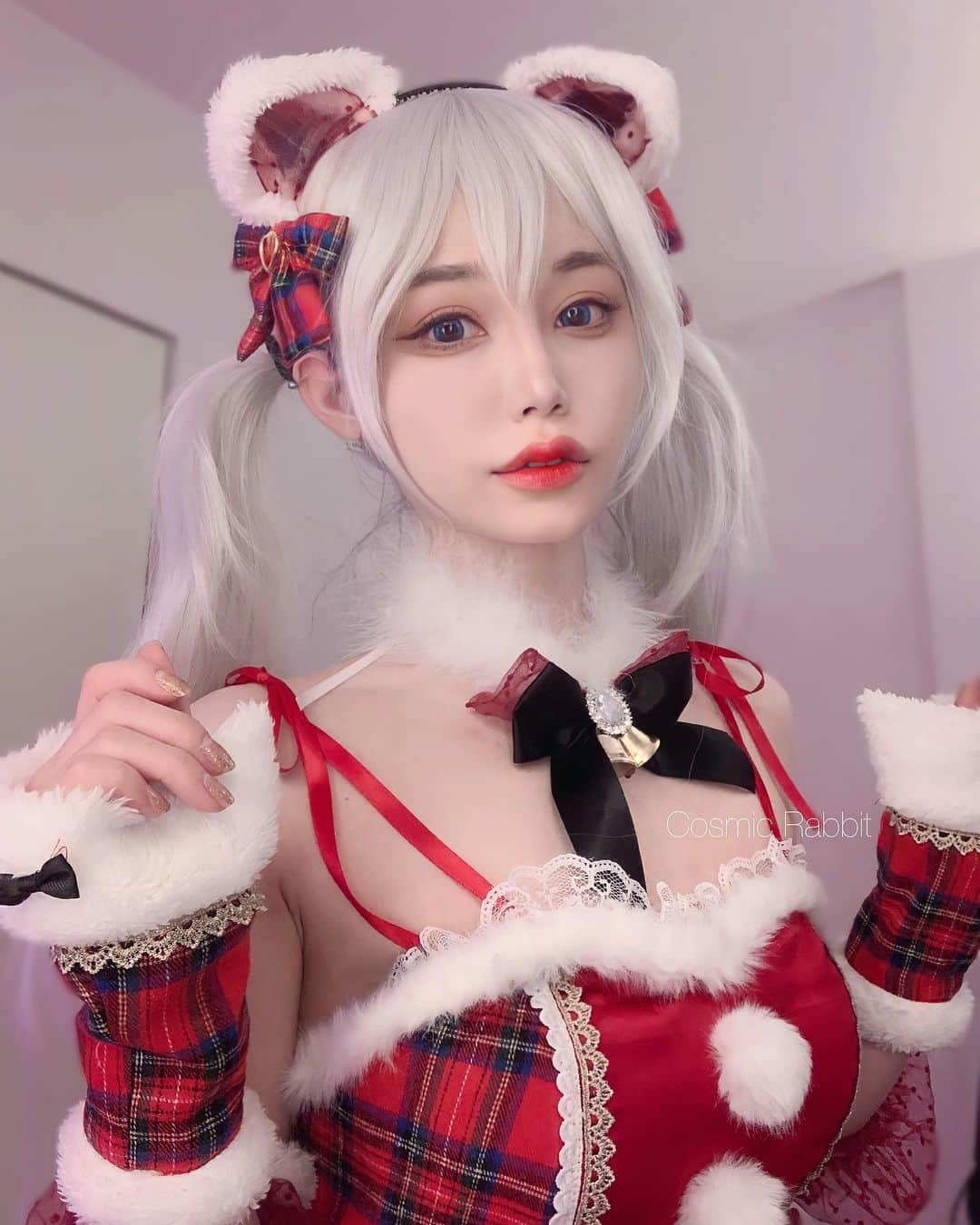 Rabiさんのインスタグラム写真 - (RabiInstagram)「Santa cat 🐈🤍 ┈︎┈︎┈︎┈︎┈︎┈︎┈︎┈︎┈︎┈︎┈︎┈︎ ⁡ #santagirl #santacosplay  #サンタコス #malymoon  #マリームーン  @malymoon1991」12月19日 23時51分 - cosmicrabbit