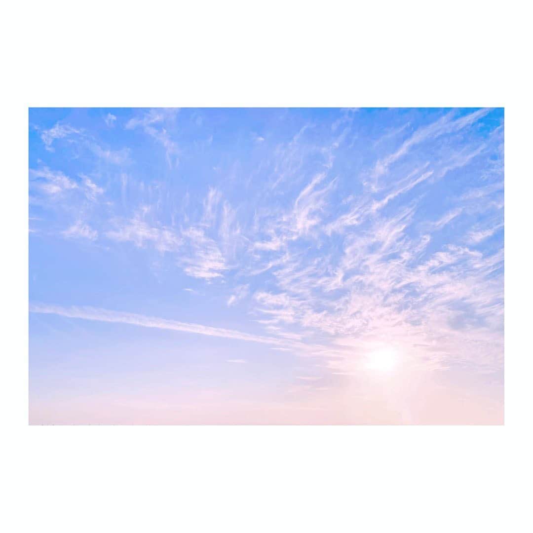 宮本笑里さんのインスタグラム写真 - (宮本笑里Instagram)「「Just keep going」  最近観た映画で、胸に刻まれた言葉。  皆様の今日と未来のしあわせを 願うばかりです。  ほんの少しでも。  一歩一歩…  #sky #justkeepgoing」12月20日 9時29分 - emirimiyamoto
