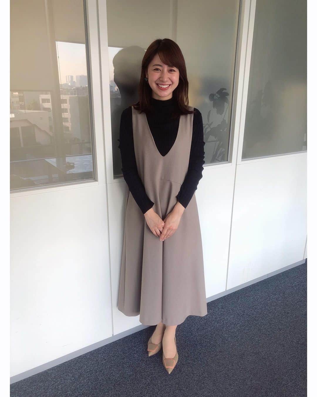 林美沙希さんのインスタグラム写真 - (林美沙希Instagram)「. 今週もよろしくお願いします☺︎ 先日つけたイヤリングが 葡萄でした〜！🍇 こういう遊び心のあるもの 大好きです。  #annニュース #林美沙希 #衣装 #granyamaki #chica3f」12月20日 9時50分 - misaki0hayashi