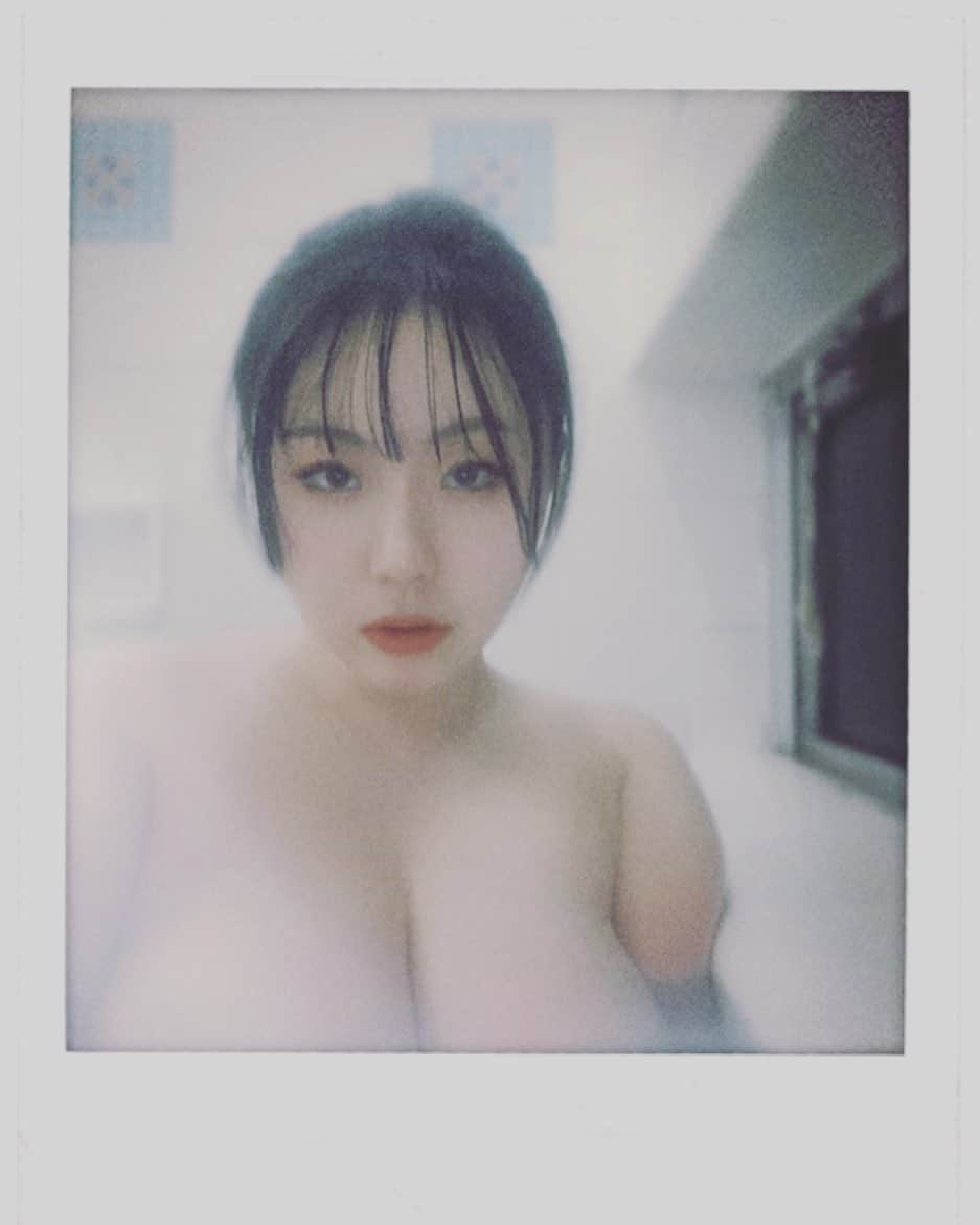 青木りんさんのインスタグラム写真 - (青木りんInstagram)「🛁🛁🛁  寒すぎて、お風呂一択。。。   #寒い  #rin_aoki   #青木りん  #japanesegirl」12月20日 2時13分 - rinrinrin108