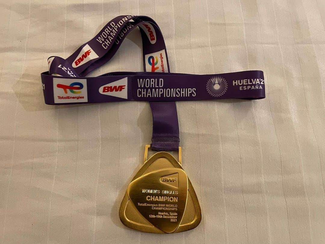 山口茜さんのインスタグラム写真 - (山口茜Instagram)「..  World Championships 2021🇪🇸  優勝することができました。  たくさんの応援、サポートありがとうございました！  今年ラスト、皆さんにいい報告をすることができてとても嬉しいです！  本当にありがとうございました！  Thank  you so much for your support!!!」12月20日 5時35分 - akane.yamaguchi66