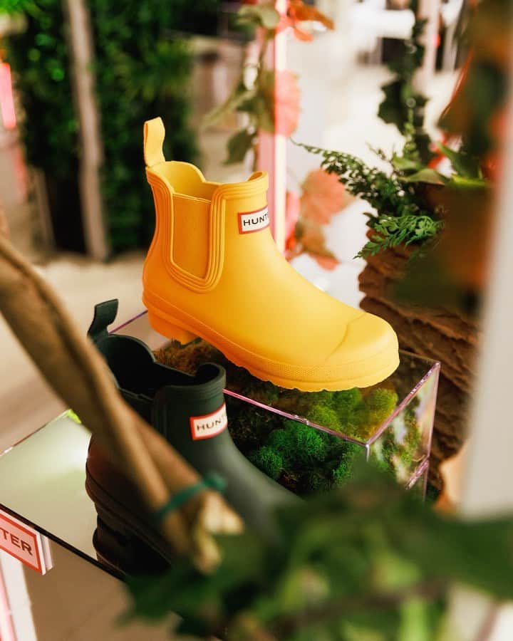ハンターブーツのインスタグラム：「Discover the world of Hunter at @bloomingdales in New York, with an exclusive pop-up experience from December 15th - January 5th.  Visit us at the Bloomingdale's flagship on 59th Street.」