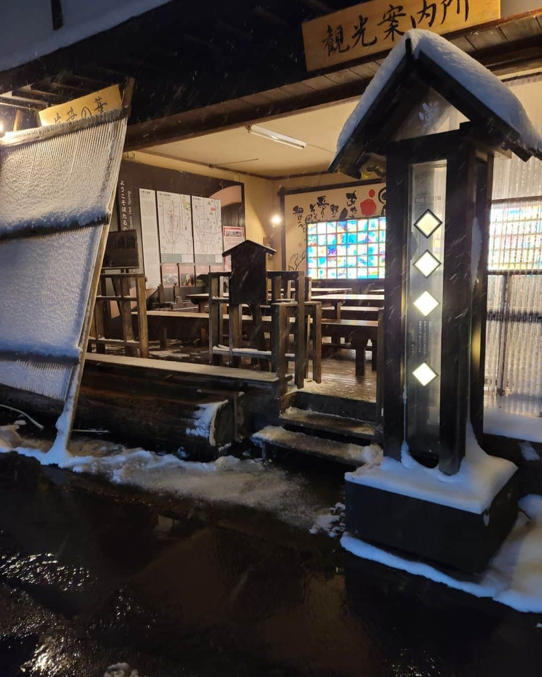 温泉むすめのインスタグラム：「【 #御礼 ♨】 本日は雪のなか「SPECIAL YUKEMURI FESTA in 小野川（米沢）」にご来場頂き、誠にありがとうございます！  温泉むすめ初のキャラ衣装や、2年ぶりのライブを披露できましたこと、心より嬉しく思います♫  今後とも #温泉むすめ をよろしくお願いいたします！  小野川温泉ロケで回ったルートを少しご紹介✨  #ライブ でポカポカになって湯冷めしないうちに #小野川温泉 に浸かって身も心もポカポカなってくださいね♨   #温泉むすめ写真部  #温泉むすめありがとう  #小野川小町  #飯坂真尋  #松島名月  #いいね  #♨️ #フォロー大歓迎  #温泉 #旅行 #旅 #trip #followme  #温泉むすめプロジェクト」