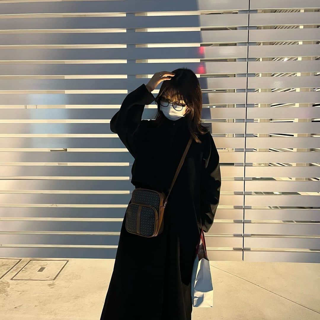 高梨優佳さんのインスタグラム写真 - (高梨優佳Instagram)「新しいロングコート。 今年の相方。🤍」12月20日 18時55分 - yukaaa0721xx