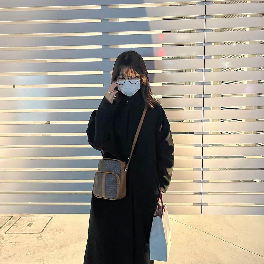 高梨優佳さんのインスタグラム写真 - (高梨優佳Instagram)「新しいロングコート。 今年の相方。🤍」12月20日 18時55分 - yukaaa0721xx