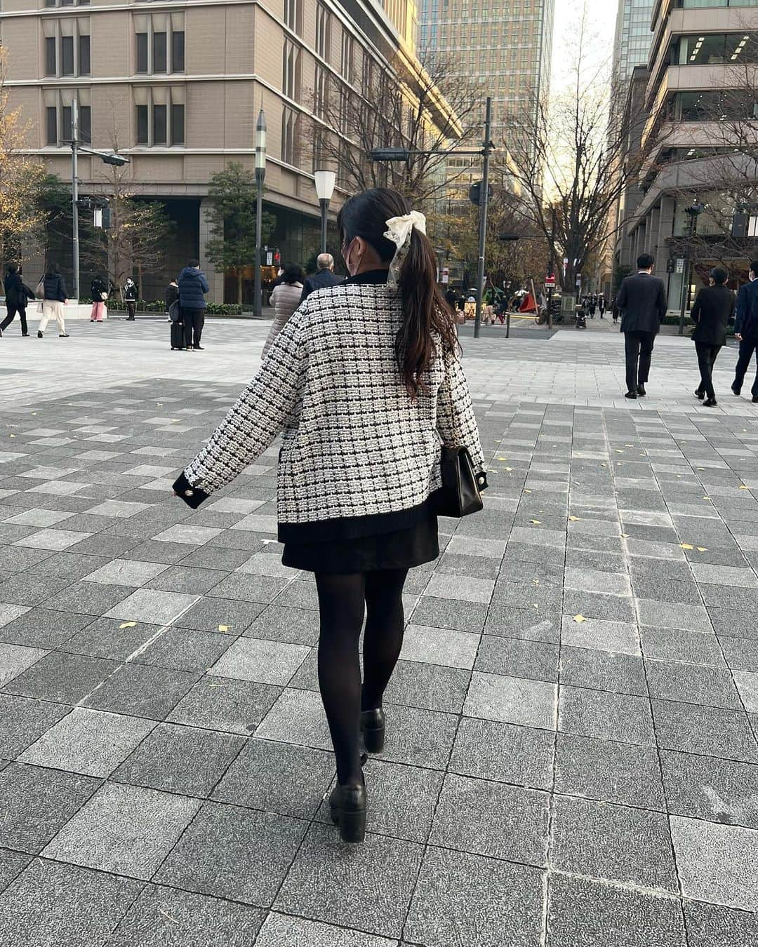 ちとせよしのさんのインスタグラム写真 - (ちとせよしのInstagram)「この辺の街並みも好きだなー◡̈♡ ちょっと日本じゃないみたいじゃない？笑  #冬コーデ #丸の内 #東京駅」12月20日 18時58分 - chitose_yoshino