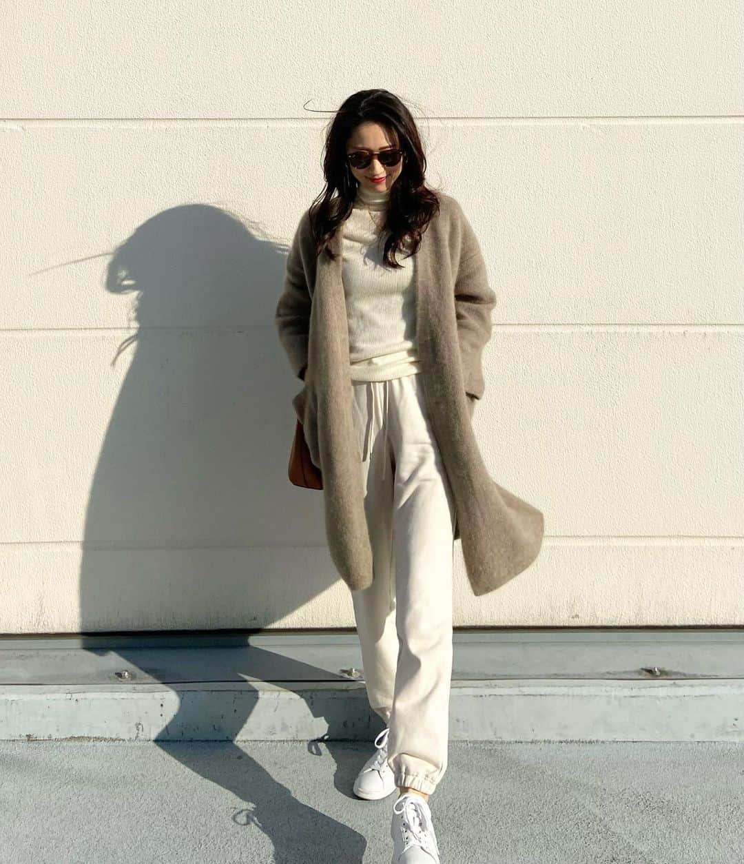 mmmcoco07のインスタグラム：「✴︎ いつかのコーデ。  楽ちんで暖かいのが最高♡  tops &bottom/ #uniqlo#ユニクロ cardigan/ @michelklein_jp  sneaker/ #vans bag/ #loewe   #coordinate#outfit#ootd#partegram#mineby3mootd#오오티디#데일리룩#スニーカー#スニーカーコーデ#スウェットコーデ」