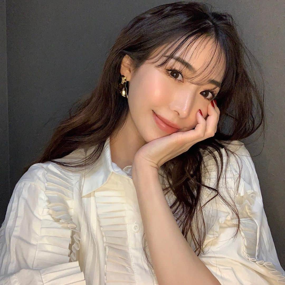 藤田麻里さんのインスタグラム写真 - (藤田麻里Instagram)「クマ取りしてもう少しで２ヶ月👀♥️  🏥 @selectclinic / 👨‍⚕️ @dr.uehara   悩んでたから本当にやってよかった✨ クマがなくなるだけでお顔の印象が全然違う！  施術はすぐ終わったしダウンタイムほぼゼロだし！上原先生のお陰です♡綺麗にして頂き本当にありがとうございました✨✨  クマなくなって嬉しいぃ😍💕  #セレクトクリニック#selectclinic」12月20日 19時18分 - fujimari29