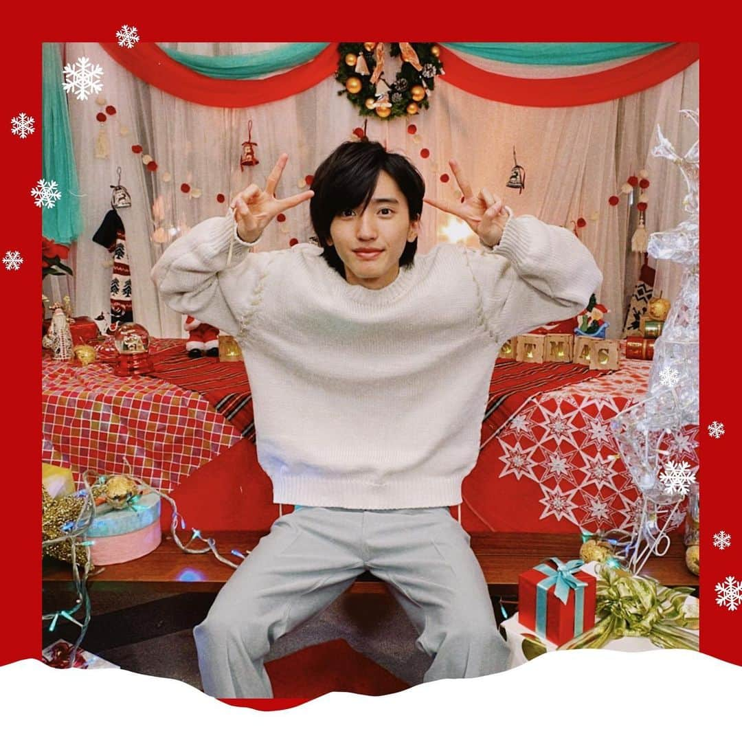 なにわ男子さんのインスタグラム写真 - (なにわ男子Instagram)「⁡ 〈 みっちーサンタ爆誕🎁 〉  メリークリスマス🎄  今年の冬はどうお過ごしでしょうか？  最近寒かったりそんなに寒くなかったり しますが皆さん体調大丈夫ですか？  そういう時はなにわ男子をみて あったかくクリスマスを迎えて ください(^^)  以上ハッピーメリークリスマス🎁  by みっちー  #なにわ男子 #naniwadanshi #なにわグラム」12月20日 19時28分 - naniwadanshi728official