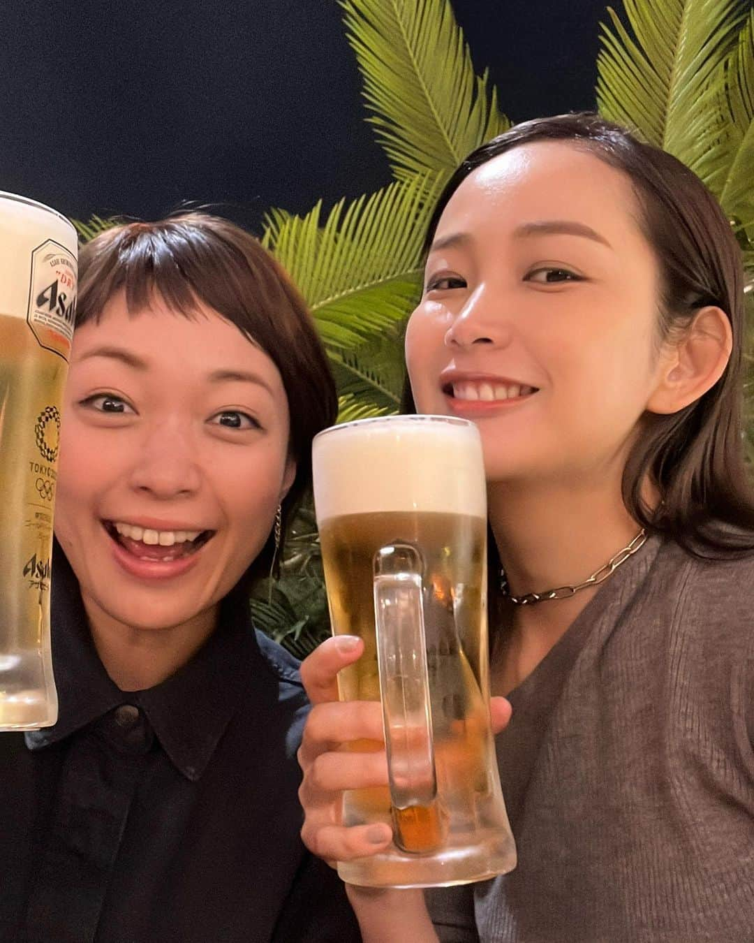 中上真亜子さんのインスタグラム写真 - (中上真亜子Instagram)「2人のお休みが重なったらプチ旅行したりして☺️(どこ行っても飲んでるだけだけどな  いっつも頑張ってるから褒めて、そして酔っ払って来たら信じられないくらい逆に褒めてくれるの。もう全然等身大じゃない褒め方に笑いが出るほどw  　　　　　　　　　いつもありがとう🍺 #私のデコが広過ぎて小雪の髪の毛をもらってるよ自然にね」12月20日 19時38分 - maako_nakagami