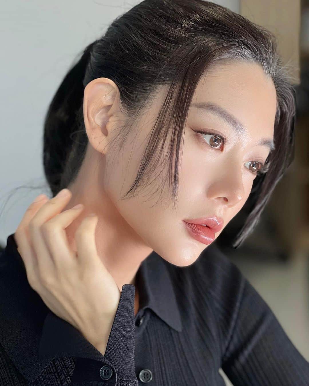 クララのインスタグラム：「Glowing skin @i_cloria_」