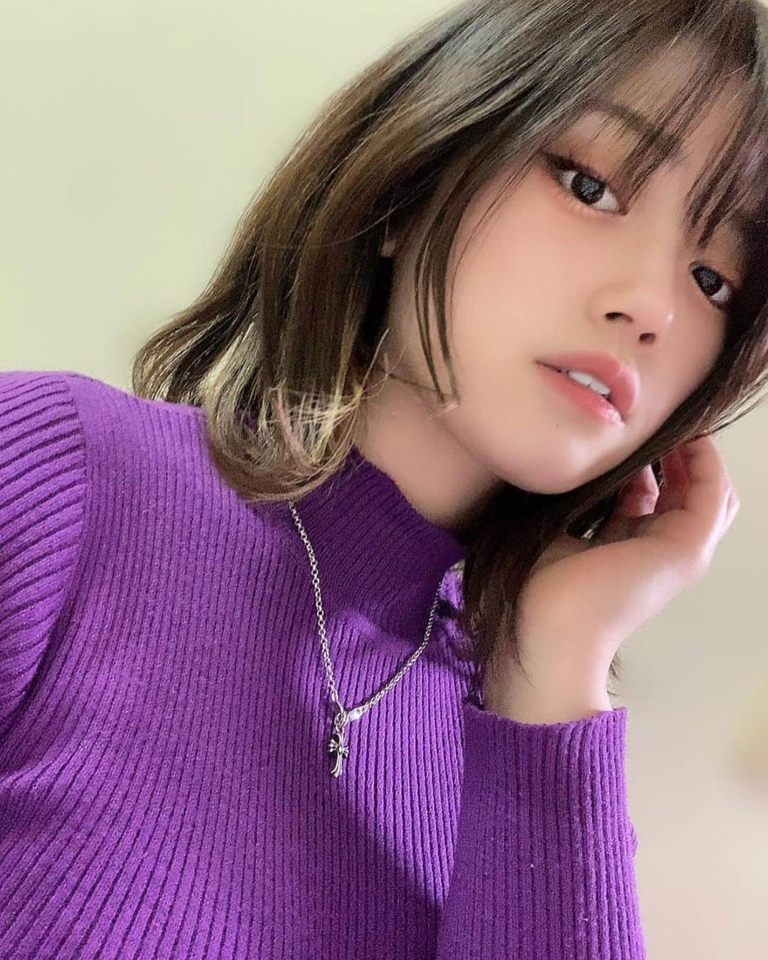 藤堂なえみさんのインスタグラム写真 - (藤堂なえみInstagram)「紫のトップス鬼可愛い💜 インナーカラーと似合う！ 伸びきって色落ちしてるから、 染めないと✨ 次はシルバーとかにしたい🤍  tops @grl_official  jacket @grl_official   #グレイル #grl #グレイル購入品 #グレイルコーデ #grl購入品 #grlコーデ #グレイルアウター #アウターコーデ #ジャケットコーデ #プチプラコーデ #プチプラ高見えコーデ #プチプラ #韓国ファッション #韓国コーデ #クリスマス #クリスマスプレゼント #クリスマスイブ #かわいい女の子 #美女図鑑 #なえみ服 #なえぴょん🐰」12月20日 20時04分 - naestagramdayo