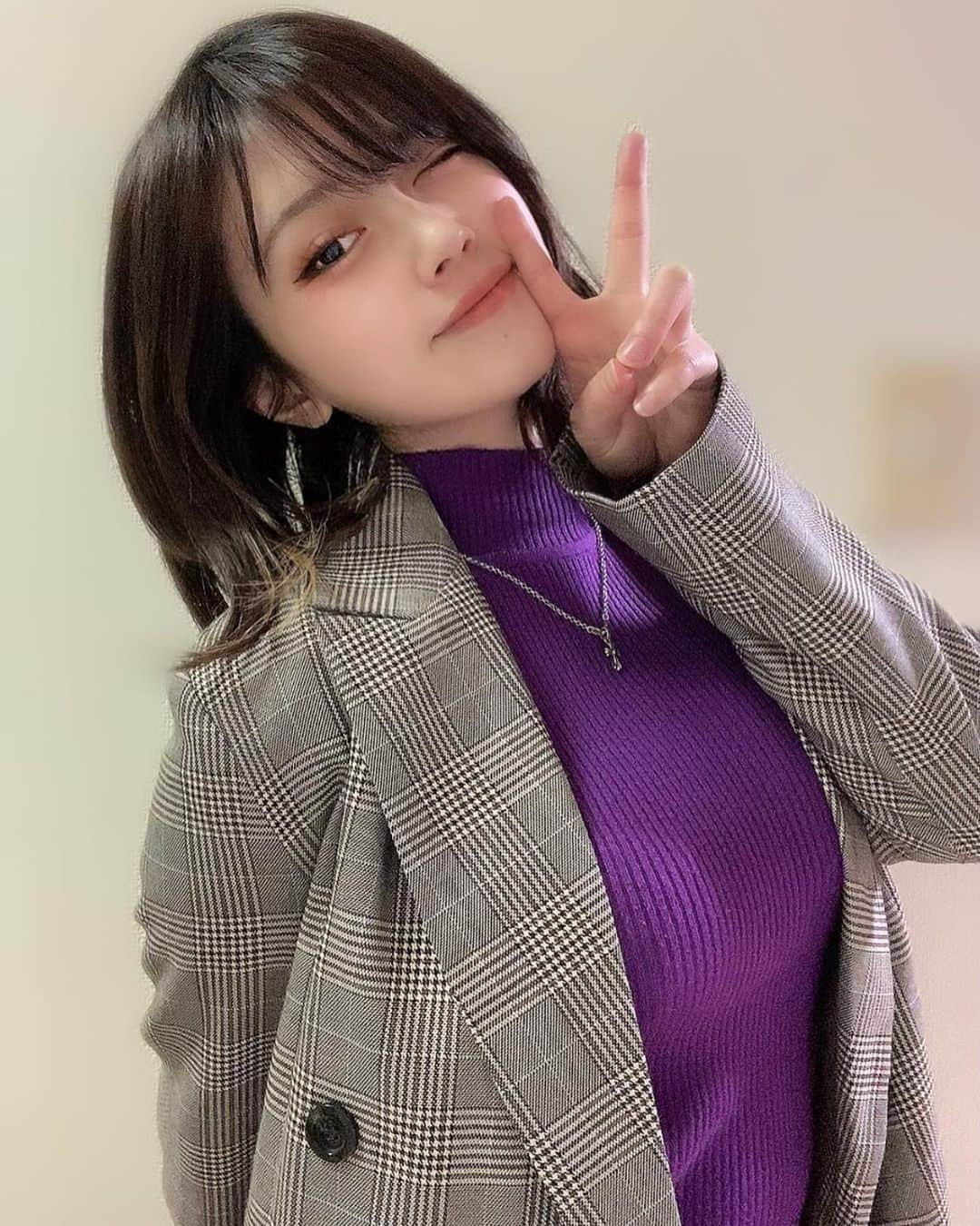 藤堂なえみさんのインスタグラム写真 - (藤堂なえみInstagram)「紫のトップス鬼可愛い💜 インナーカラーと似合う！ 伸びきって色落ちしてるから、 染めないと✨ 次はシルバーとかにしたい🤍  tops @grl_official  jacket @grl_official   #グレイル #grl #グレイル購入品 #グレイルコーデ #grl購入品 #grlコーデ #グレイルアウター #アウターコーデ #ジャケットコーデ #プチプラコーデ #プチプラ高見えコーデ #プチプラ #韓国ファッション #韓国コーデ #クリスマス #クリスマスプレゼント #クリスマスイブ #かわいい女の子 #美女図鑑 #なえみ服 #なえぴょん🐰」12月20日 20時04分 - naestagramdayo