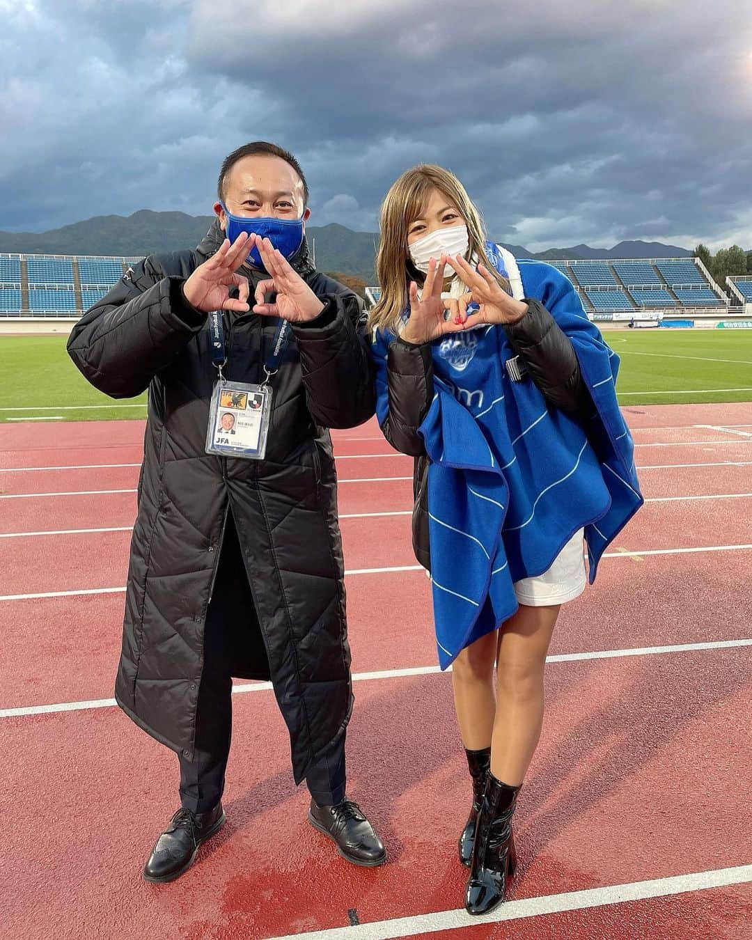 あおい夏海さんのインスタグラム写真 - (あおい夏海Instagram)「モンテディオ山形のボールマーカー⚽️⛳️💕  10月にモンテティオGirl's Dayのイベントにゲスト参加させてもらったときにいただきました🤍 ゲストで一緒だった摂津颯登さんと🍒 ドローンガールのさやさんと🍒 相田社長と🍒  久しぶりに試合みれて楽しかったなぁ💕 ちなみにこの日の試合は勝ちました‼️‼️🥰 また来年もイベント呼んでもらえるように頑張ります‼️‼️  引き続き あおい夏海はモンテディオ山形を応援しています‼️‼️⚽️   #モンテディオ山形  #ボールマーカー #フットゴルフ #サッカー女子 #モンテディオ  #モンテガール #山形 #山形出身  #あおい夏海 #サッカー観戦  #jリーグ女子  #jリーグ  #スポーツ女子  #スポーツコーデ  #ndソフトスタジアム山形  #山形観光  #天童」12月20日 11時51分 - natsumi.aoi