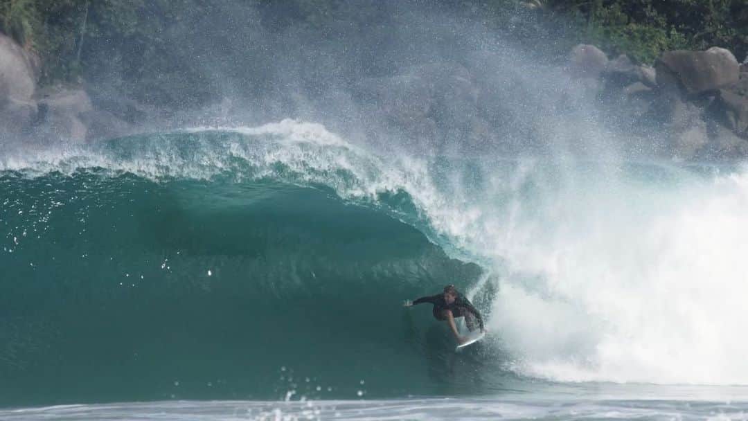 ボディーグローブのインスタグラム：「Follow Jesse Mendes as he hops on a boat to sample a few of the lesser-known nooks and crannies of Brazil's wave-rich coast. This surfing at its finest—this is Atlantico!  🎥: @fariacaio」