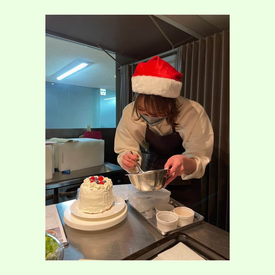 新鍋理沙さんのインスタグラム写真 - (新鍋理沙Instagram)「. 先日のイベント参加してくださった皆さん！とっても楽しい時間をありがとうございました☺️💓 お料理の先生、スタッフの方もありがとうございました🙇‍♀️ ケーキのデコレーション、本番前に練習したけど、、、 美味しかったから大丈夫かな☺️笑  楽しいクリスマス会でした🎄✨ ありがとうございました〜💝」12月20日 14時03分 - risa.shinnabe