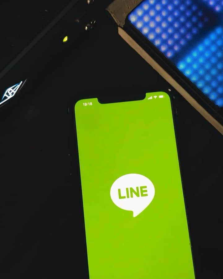 マット・キャブのインスタグラム：「HIT MY LINE📱📞  #LINE」