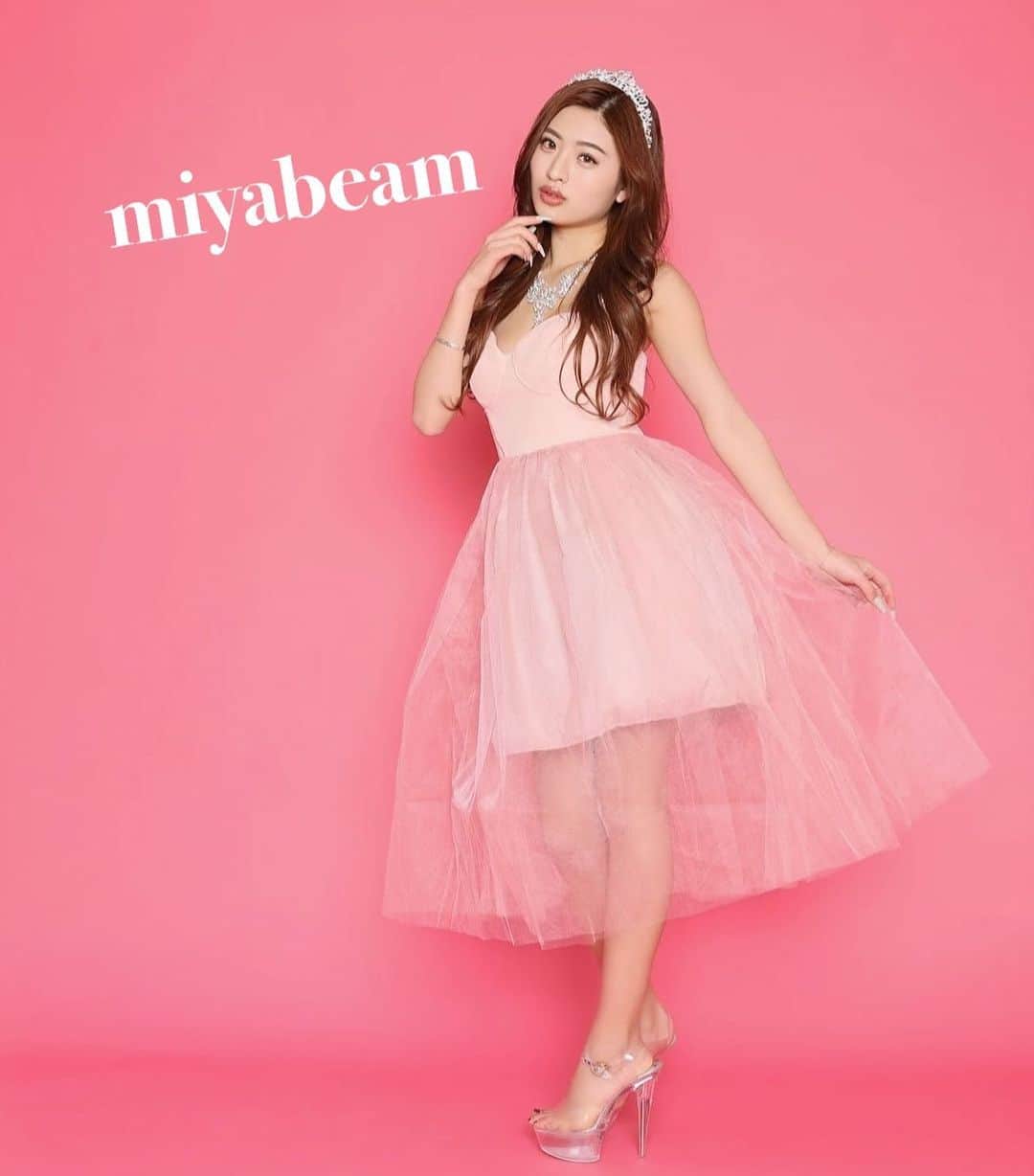 MIYABIのインスタグラム：「ご機嫌よう💞  昨夜withLIVEして頂いた方、ありがとうございました☺️🙏  本当に本当に皆様が優しすぎて大好きです💖💖💖  また来年もよろしくお願い致しますっ😍  素敵な1日を✨」