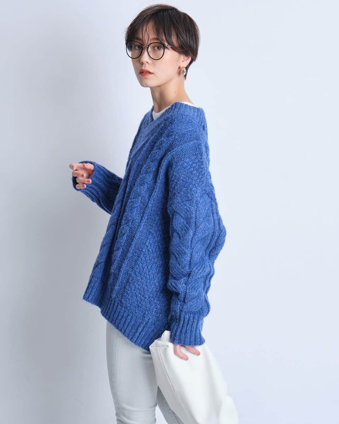 のインスタグラム：「⁡ \\本日最終日// 店舗・公式オンラインショップALL10%OFF！ 12/17(FRI)〜12/20(MON) ⁡ ⁡ ◼️BIGケーブルニット ¥17,600(税込) No. 11454730 Col.ブルー、ピンク、ライトグレー ※店舗入荷済み ⁡ 商品詳細はタグをご覧ください！ スワイプしてアイテムをCHECK▶▶▶︎ ⁡ ⁡ 毎月大好評のArpege story Original❣️ 完売アイテムも多数ございますので、 お買い逃しのないようCHECKしてみてください✔️ ⁡ ---------------------------------------------- ⁡ 〜Arpege story Original 〜 毎月25日新作アイテム発売！ トレンドのカラーやディテールをぎゅっと 詰め込んだ数量限定のオリジナルライン ⁡ ---------------------------------------------- ⁡ ▶▶︎▶︎NEWS ⁡ \\LAST DAY// ⬛︎店舗・公式オンラインショップ Arpege story会員様 ALL10%OFF 12/17(金)〜12/20(月) ⁡ ---------------------------------------------- ⁡ ▶▶︎▶︎INFORMATION ⁡ ☑︎📩メルマガ登録でお得な情報をGET‼︎ 不定期でお得なキャンペーン実施します✨ ⁡ ☑︎公式オンラインサイトArpege storyで 店舗在庫状況がご確認いただけるようになりました！ さらにネットで完売商品もお店に在庫があれば取り寄せも可能になりました💐 ⁡ ---------------------------------------------- #arpegestory  #arpegestoryoriginal  #アルページュストーリー  #オリジナル #トップス #ニット #ケーブルニット #ファッションの力を信じよう」