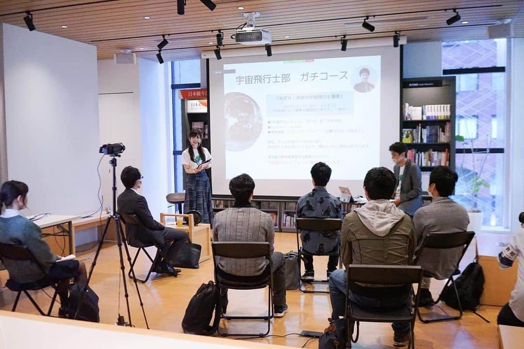 のインスタグラム：「🚀 【 宇宙飛行士候補者、応募受付がスタート👩‍🚀🌕】  今夜のNHK「ニュースウォッチ9」@nhk_nw9 さんで、 そらビ『めざせ！未来の宇宙飛行士講座』の生徒さん達が密着され、放送予定です！  ぜひご覧ください✨  宇宙飛行士を目指す皆さんを応援したい‼️ という、私の目標も、少しずつ皆さんに貢献出来ているような気がして嬉しいです😭  ※放送内容が変更になる場合があります ↓ https://www.nhk.jp/p/nw9/ts/V94JP16WGN/episode/te/5664YZX289/  #宇宙飛行士に転職だ #そらビ  #ニュースウォッチ９  @sorabi_official」