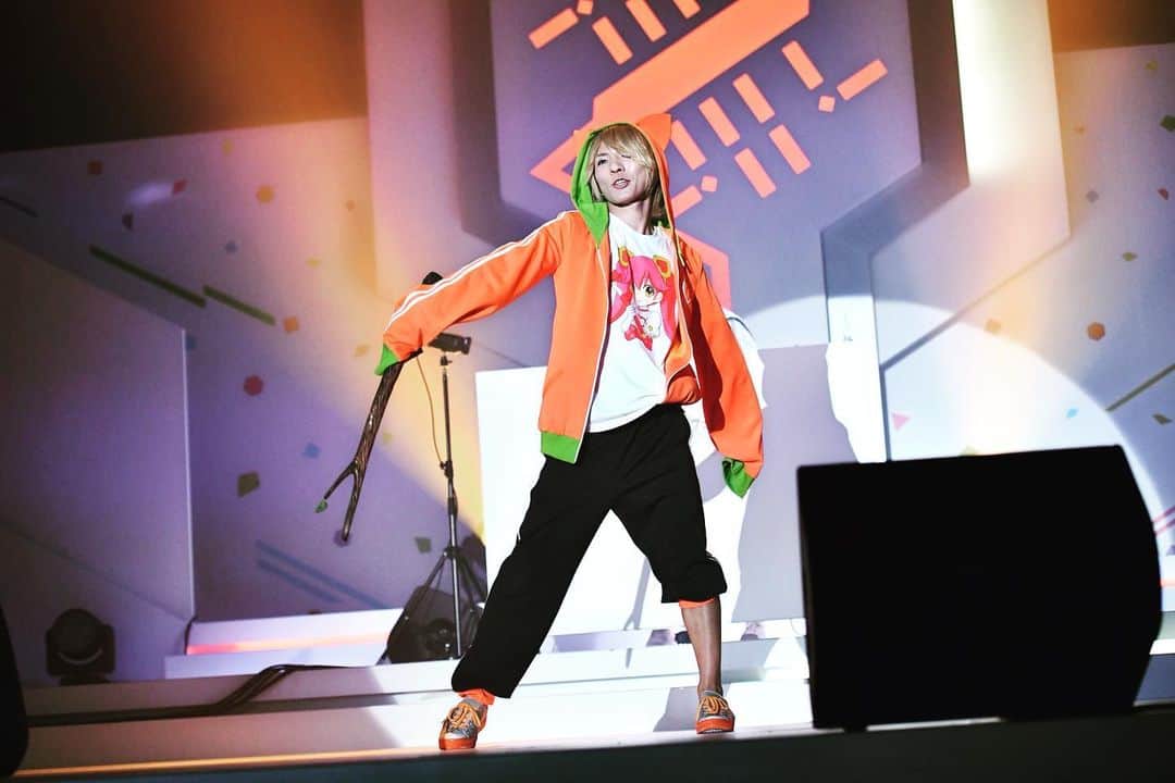 ミヤのインスタグラム：「#コンパスフェス 5thありがとうございました🐱💝  久々のステージ写真テンション上がる✌️」