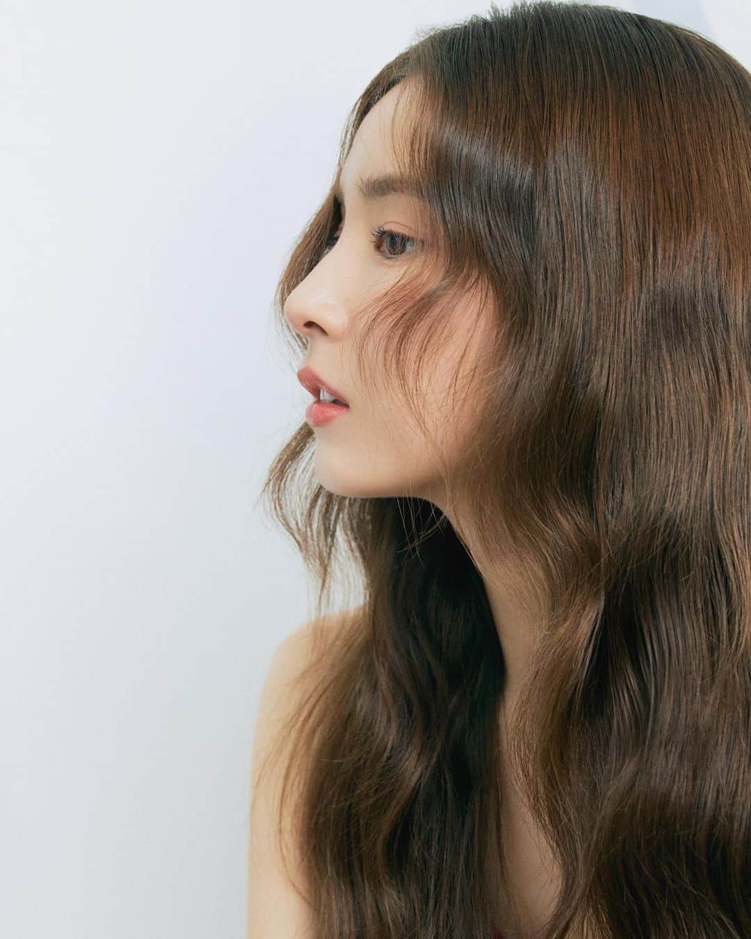 シン・セギョンのインスタグラム：「@avedakr @marieclairekorea ✨」