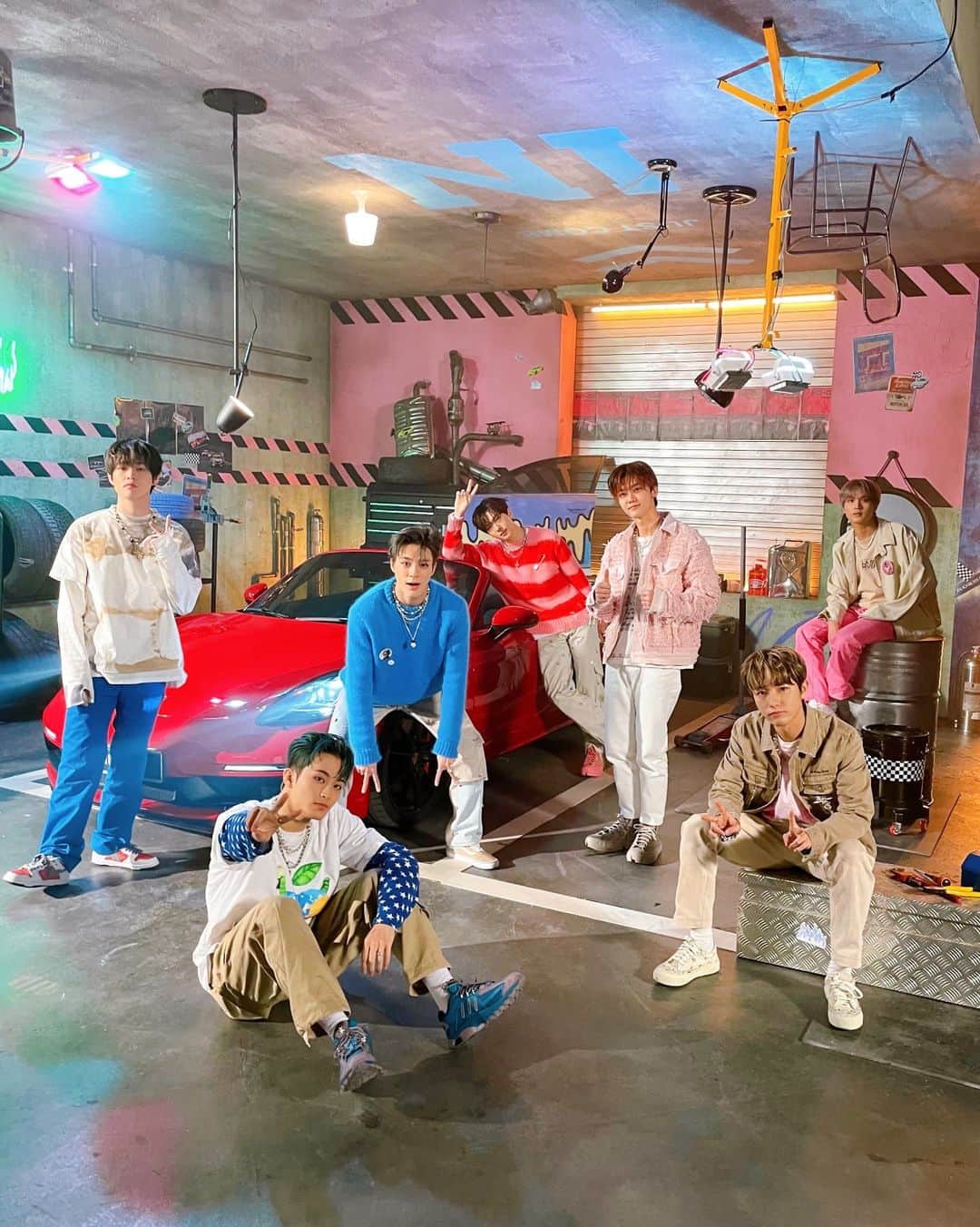 NCT DREAMさんのインスタグラム写真 - (NCT DREAMInstagram)「🏎🤍🤍💙❤️💗🤎🤍🏎  #Dreaming #NCTDREAM  #NCT #Universe」12月20日 18時00分 - nct_dream