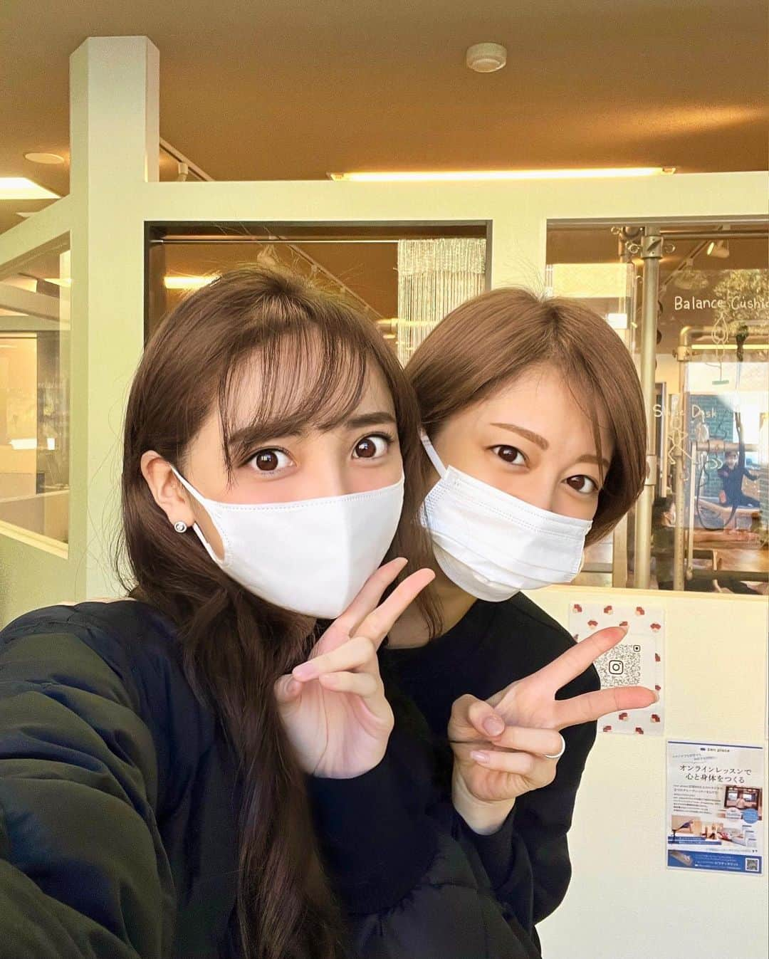 岡部あゆみさんのインスタグラム写真 - (岡部あゆみInstagram)「9:30 am 朝ピラティス🧘🏻‍♀️🌸 ⁡ 今日は朝から @zenplace_official へ👟 凝り固まった身体を1時間たっぷりとほぐして頂きました✨終わった後は全身ぽかぽか心も前向き🤍昔から考え事が多くなると呼吸が浅くなったり貧血や目眩に悩まされてきましたが、ピラティスの呼吸法を私生活でも意識したり体幹トレーニングで随分と改善しました🌿身体だけでなく心も健康にしてくれるピラティスって本当に凄い✨ ⁡ zen placeは全国に約100店舗あるので、是非お近くのスタジオを探されてみて下さい! もちろんオンラインでの受講も可能です💻 朝ピラティス最高でした🌞  #zenplace #pr #zenplacepilates #pilates  #麻布十番 #ヨガ #ピラティス #マシンピラティス @zenplace_official  @chieko_0224  @zenplacebasipilates_azabu」12月20日 18時12分 - ayumi_okabe